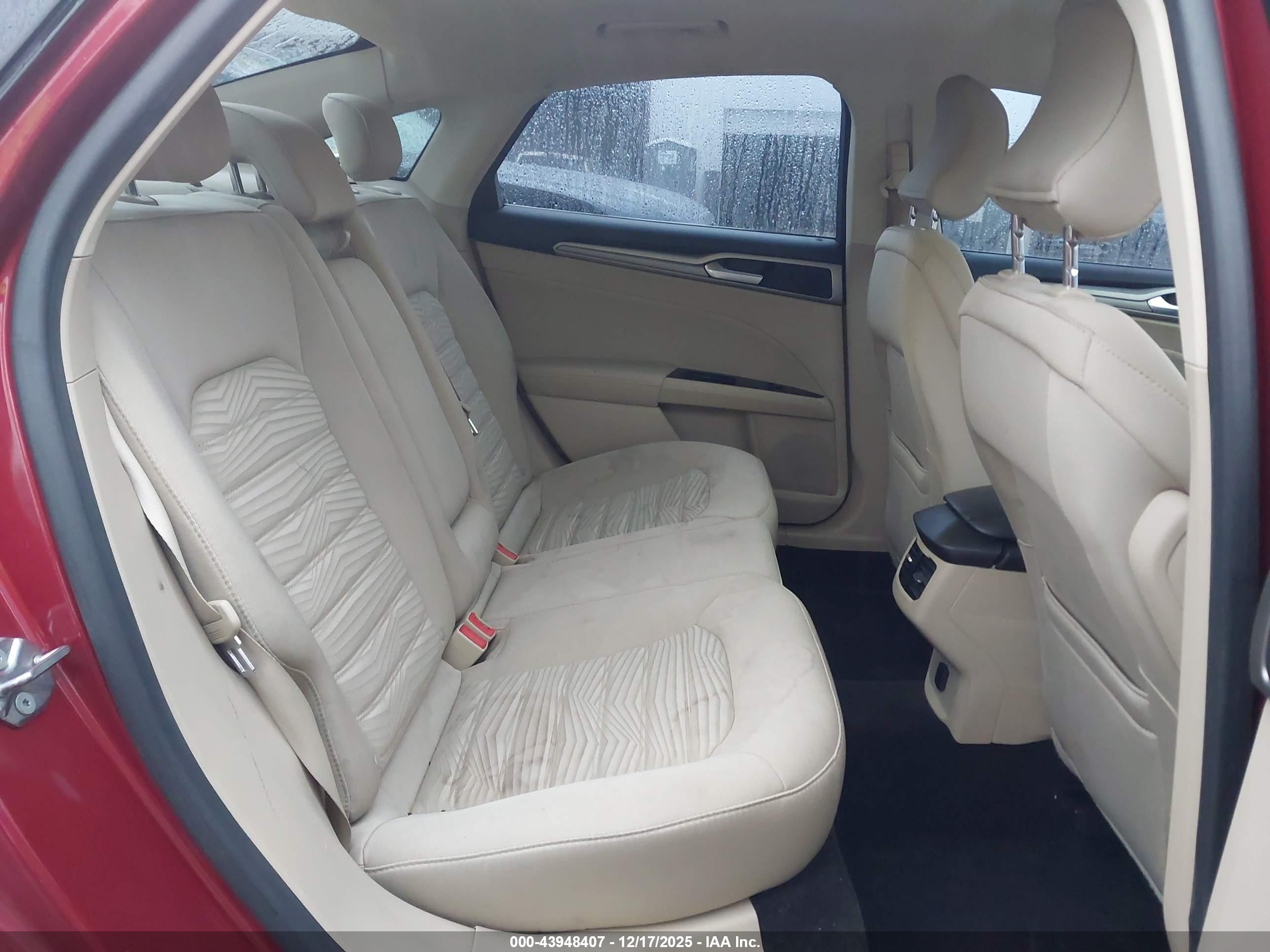 FORD FUSION image 8