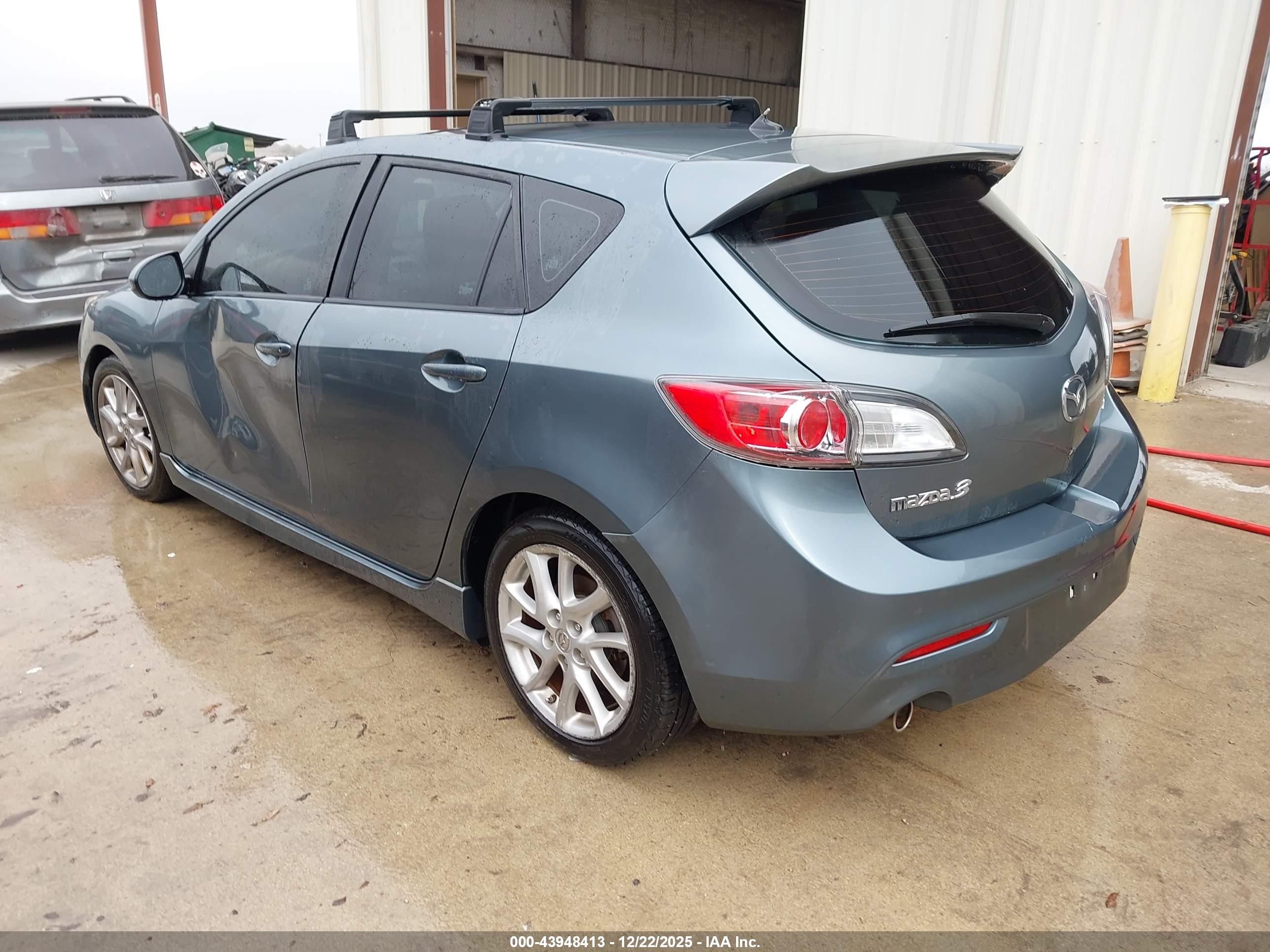 MAZDA MAZDA3 image 3