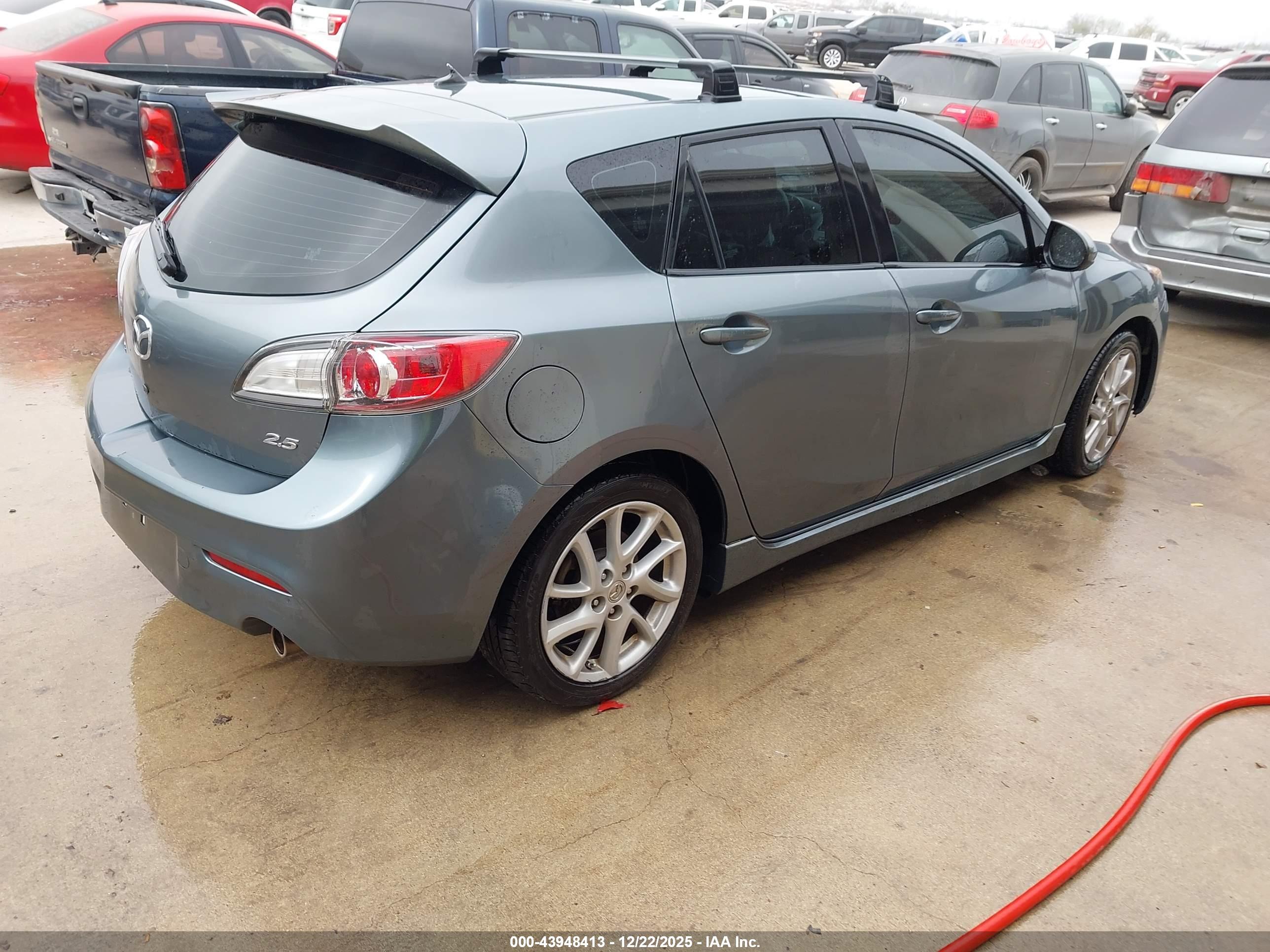 MAZDA MAZDA3 image 4