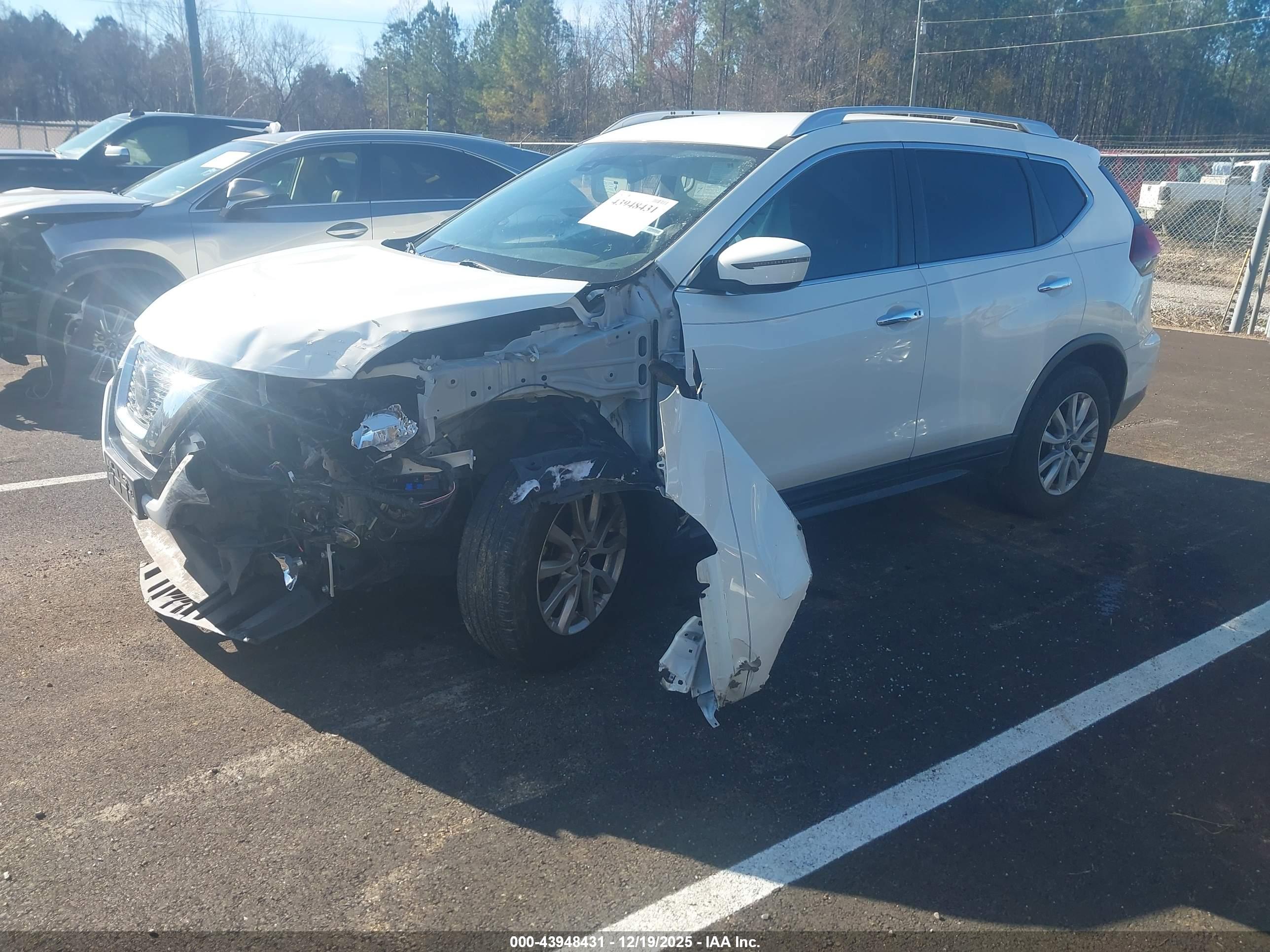 NISSAN ROGUE image 2