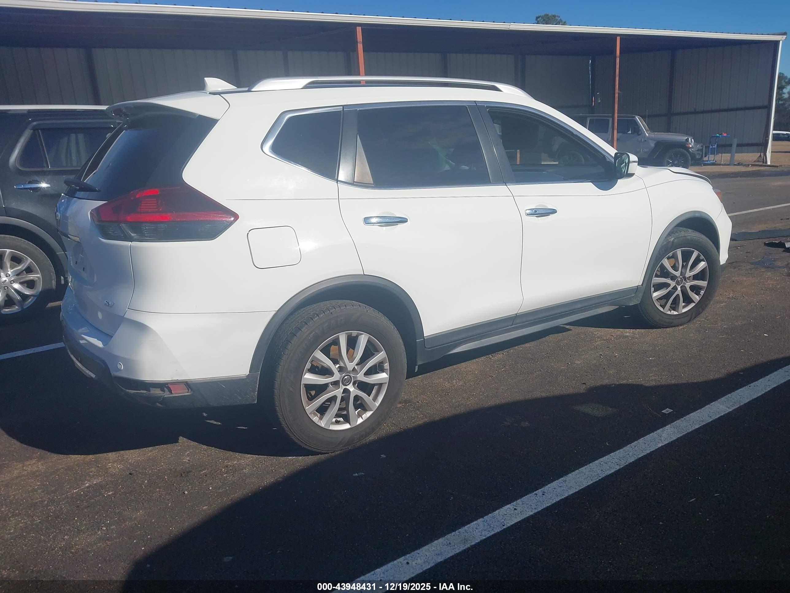 NISSAN ROGUE image 4