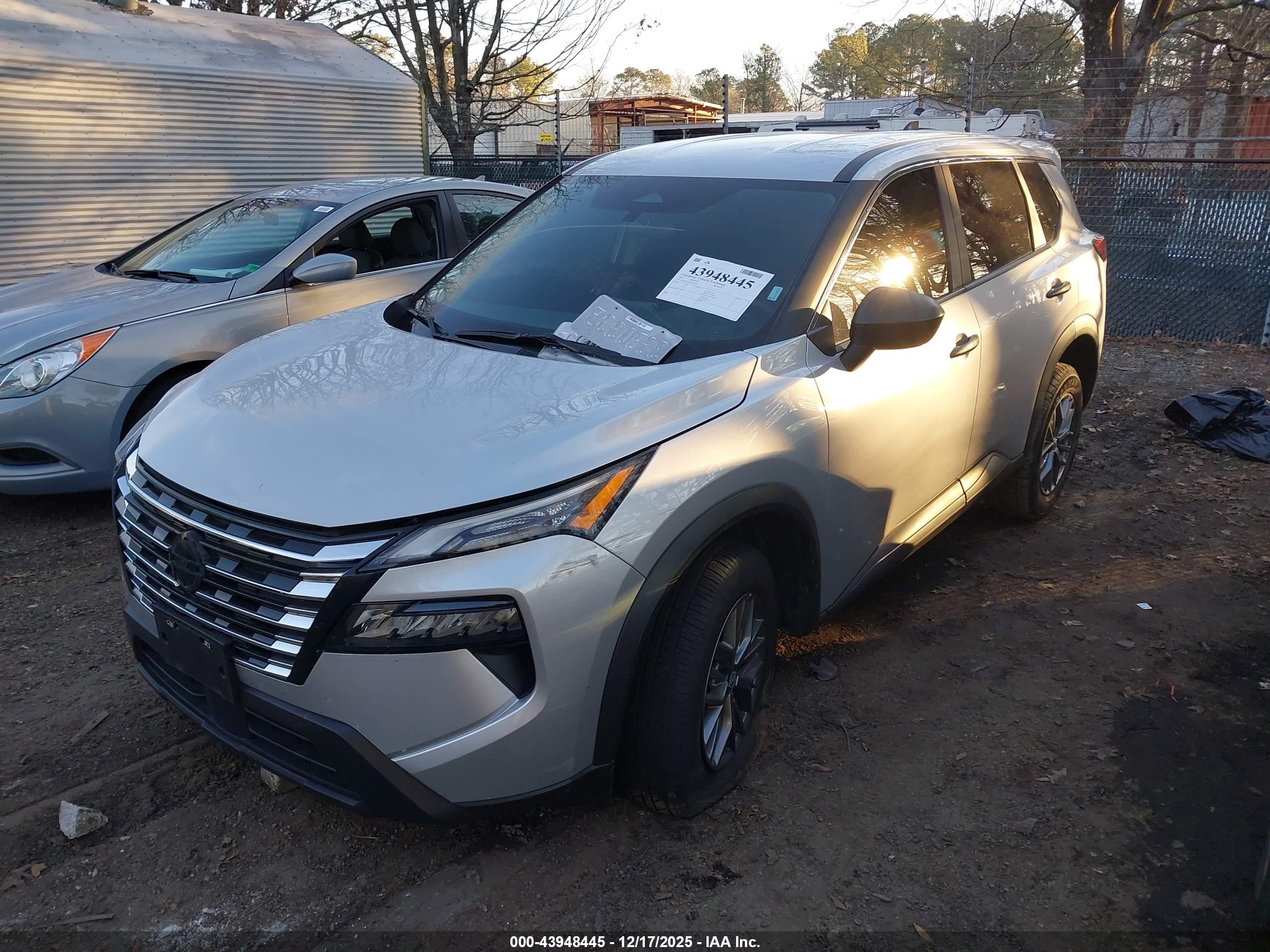 NISSAN ROGUE image 2