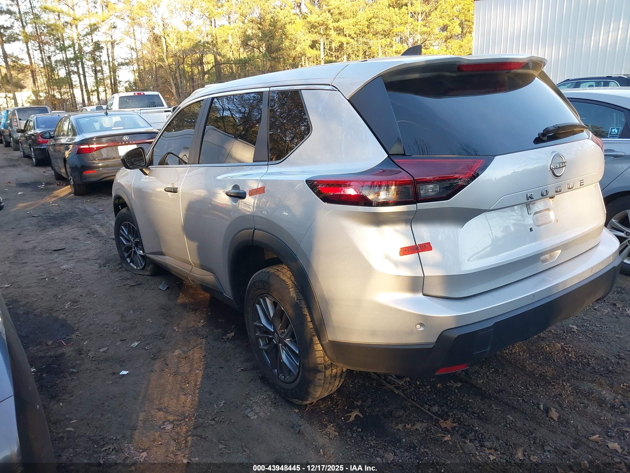 NISSAN ROGUE image 3