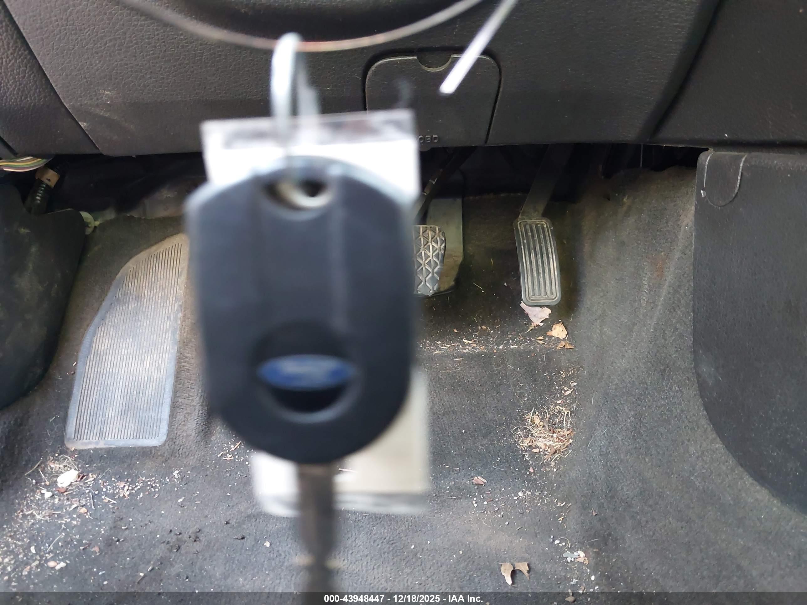 FORD FUSION image 11