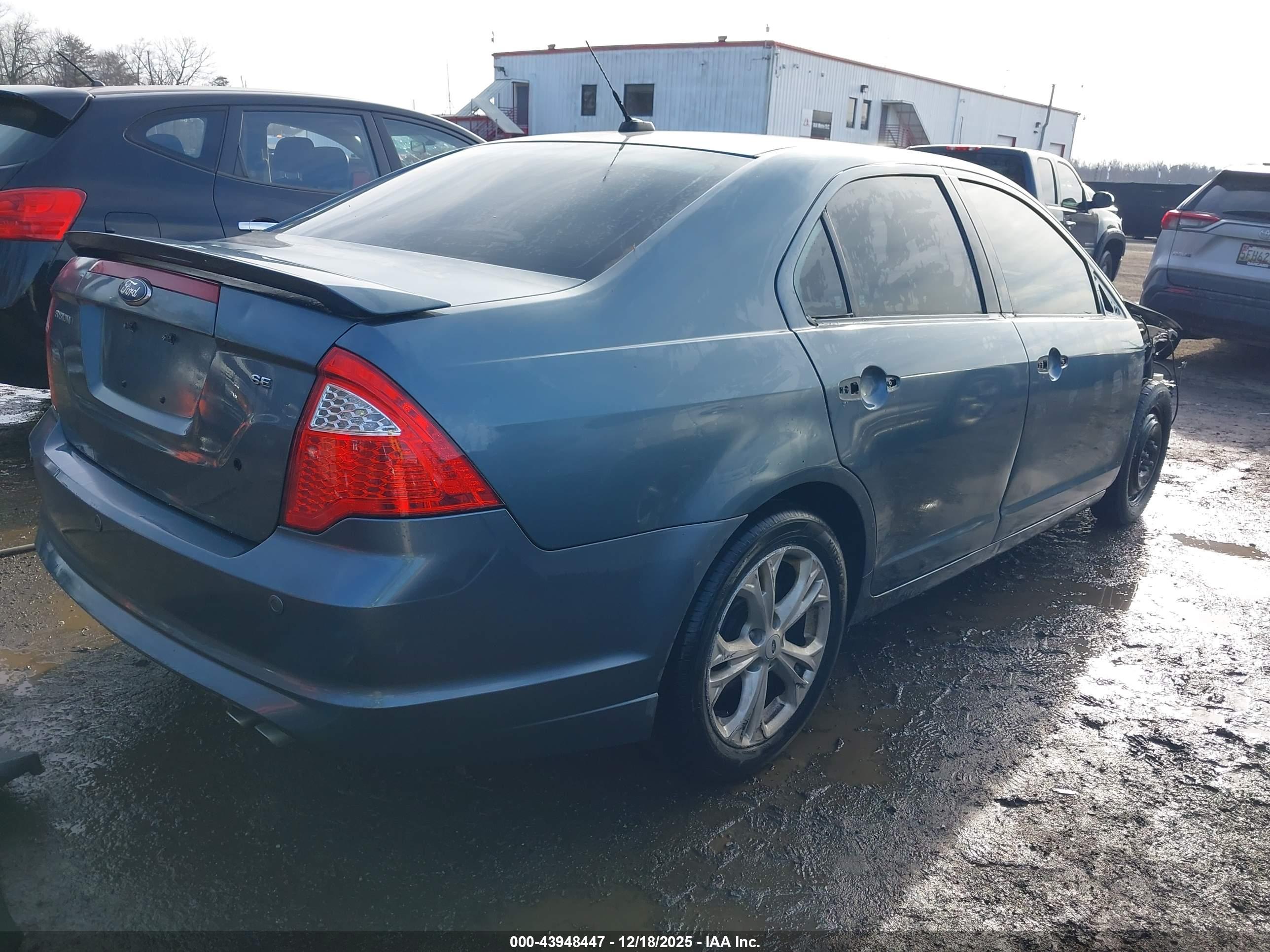 FORD FUSION image 4