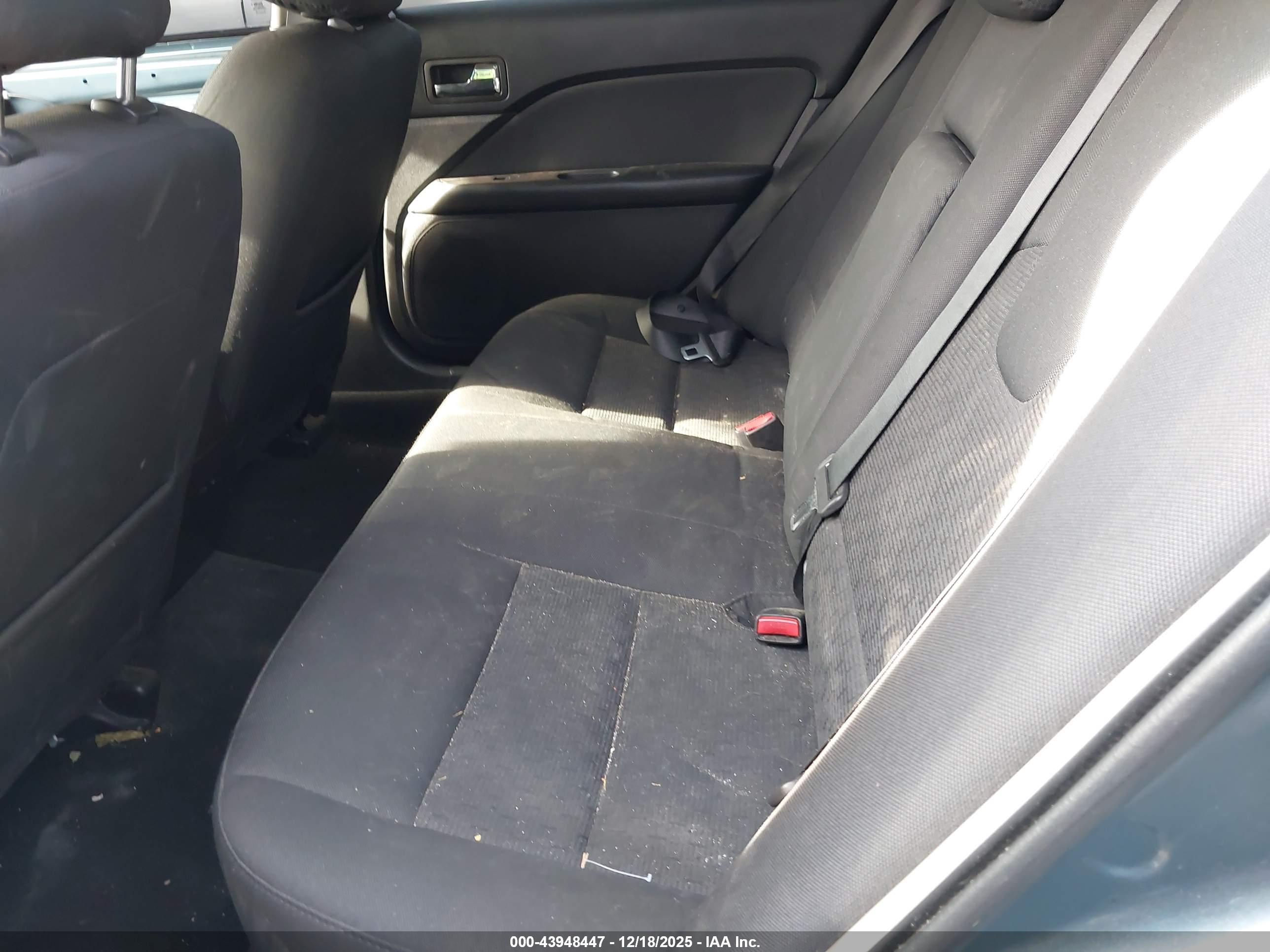 FORD FUSION image 8