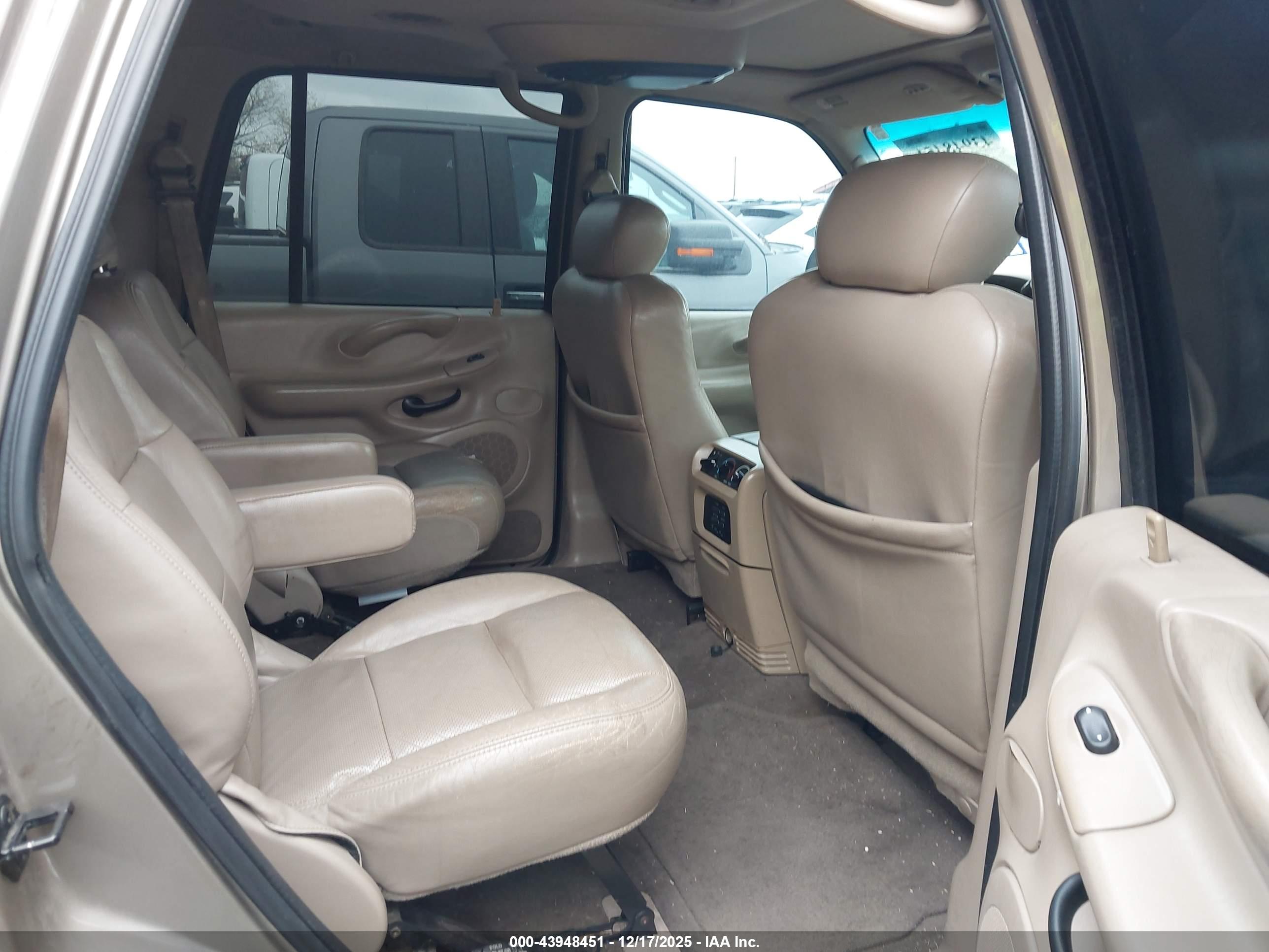 FORD EXPEDITION image 8