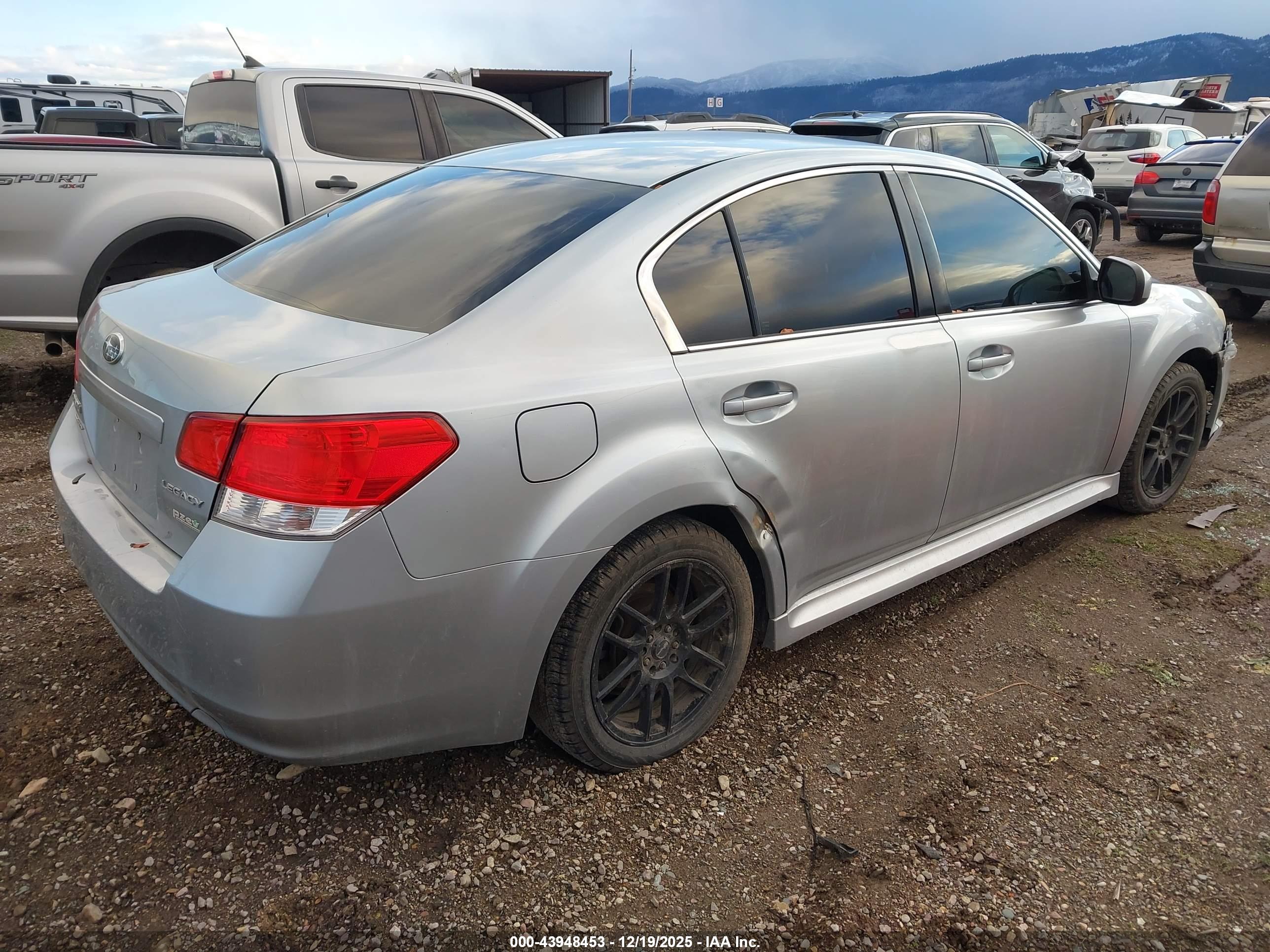 SUBARU LEGACY image 4