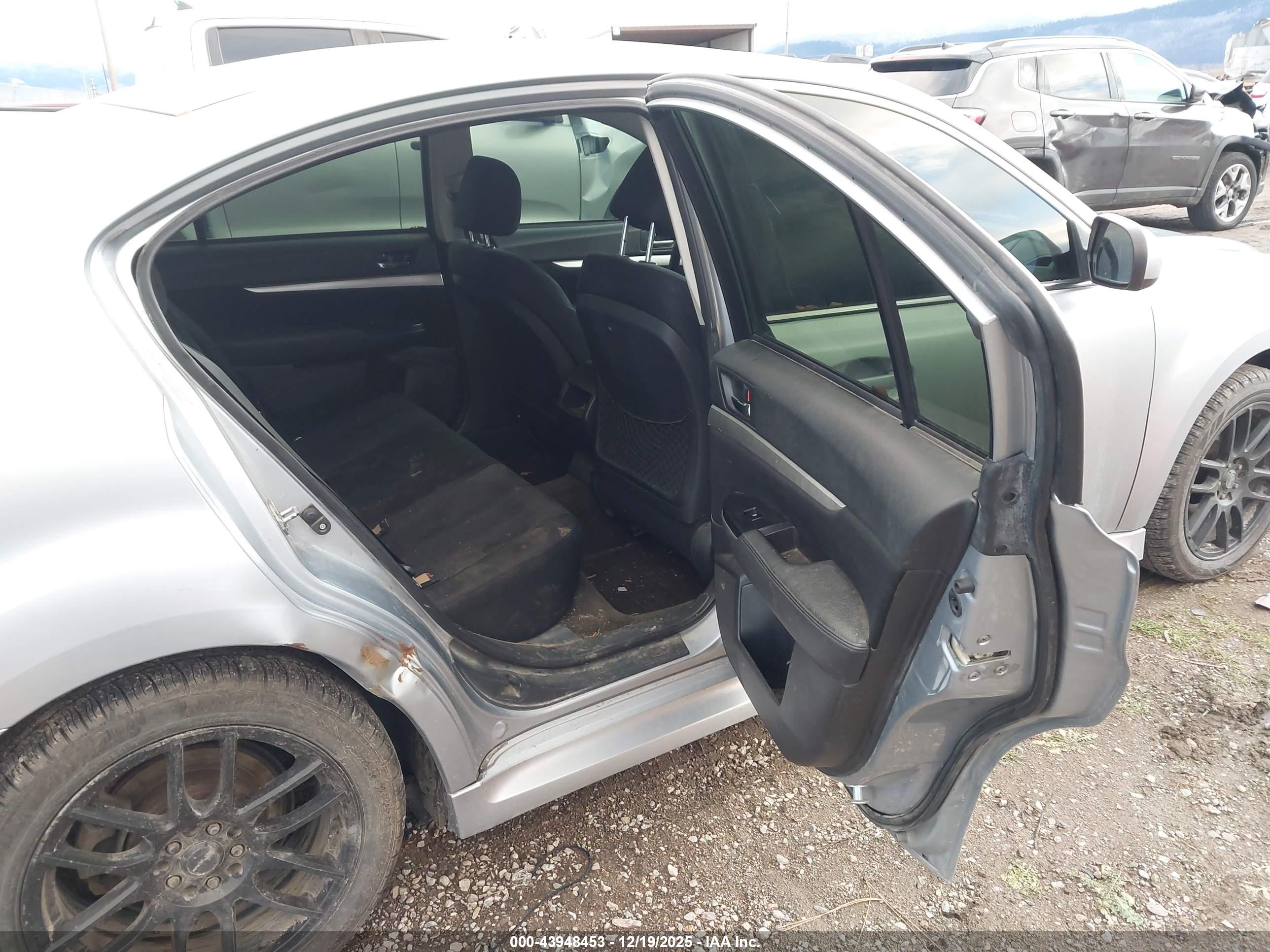 SUBARU LEGACY image 8