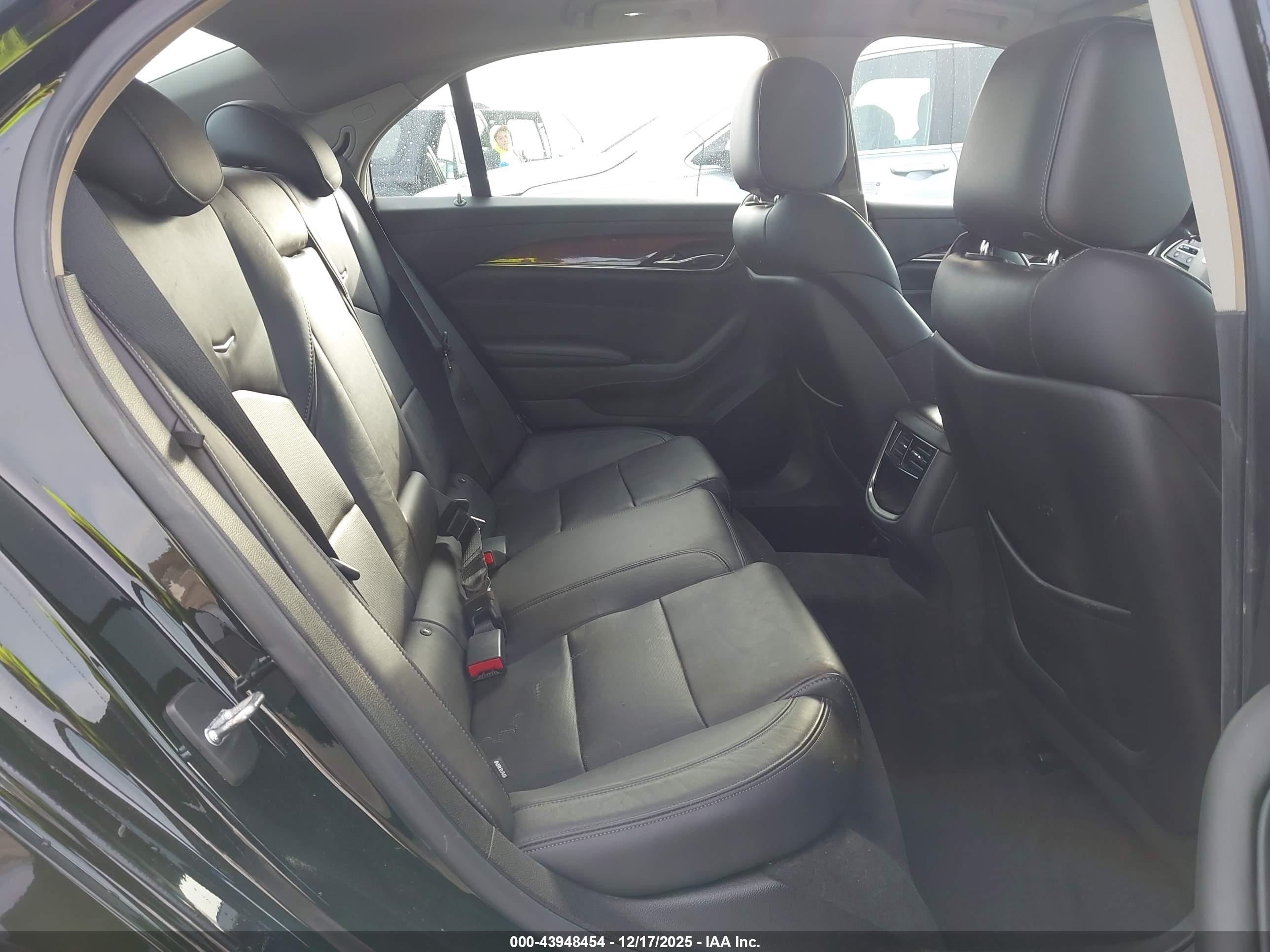 CADILLAC CTS image 8