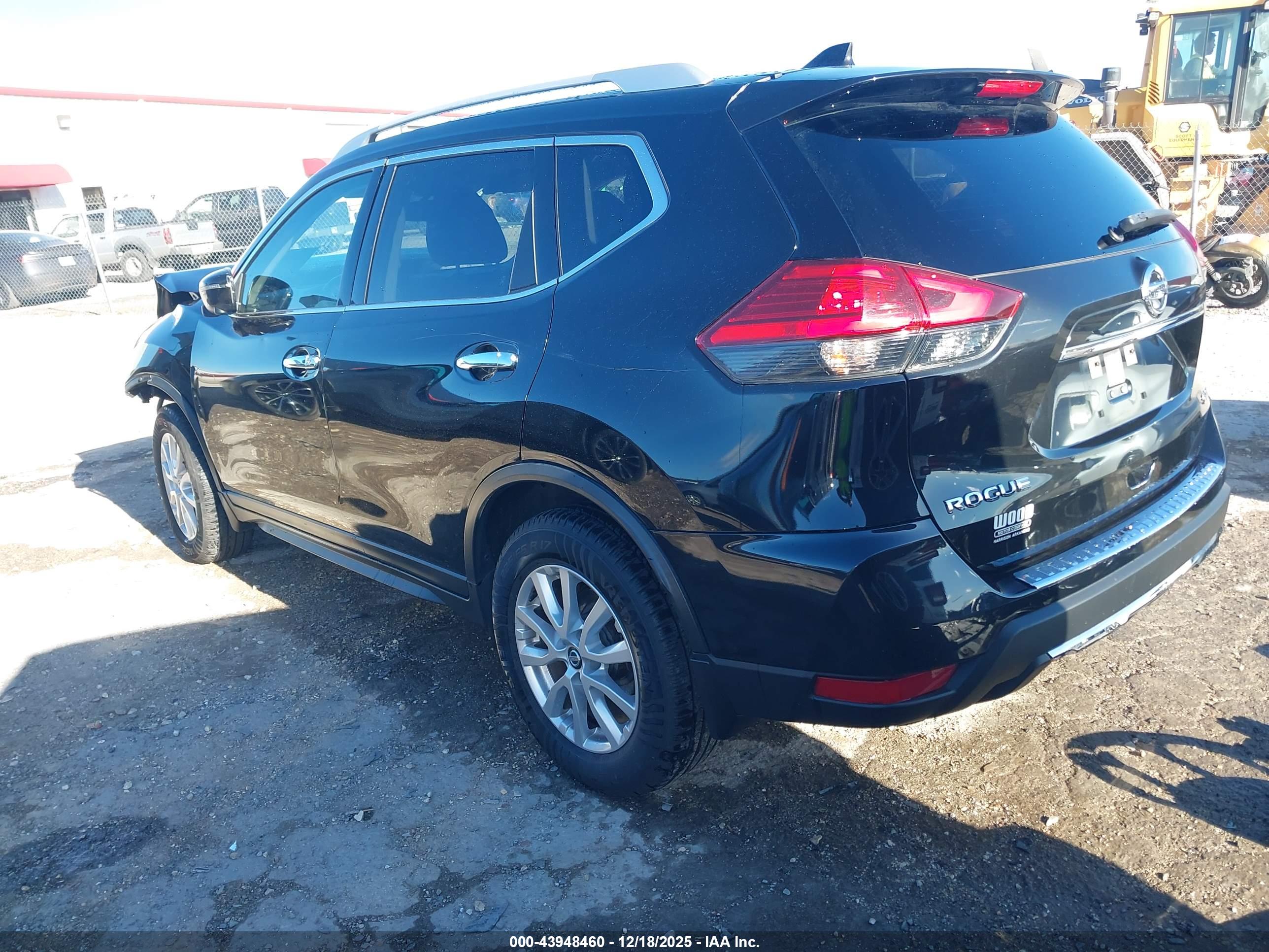 NISSAN ROGUE image 3
