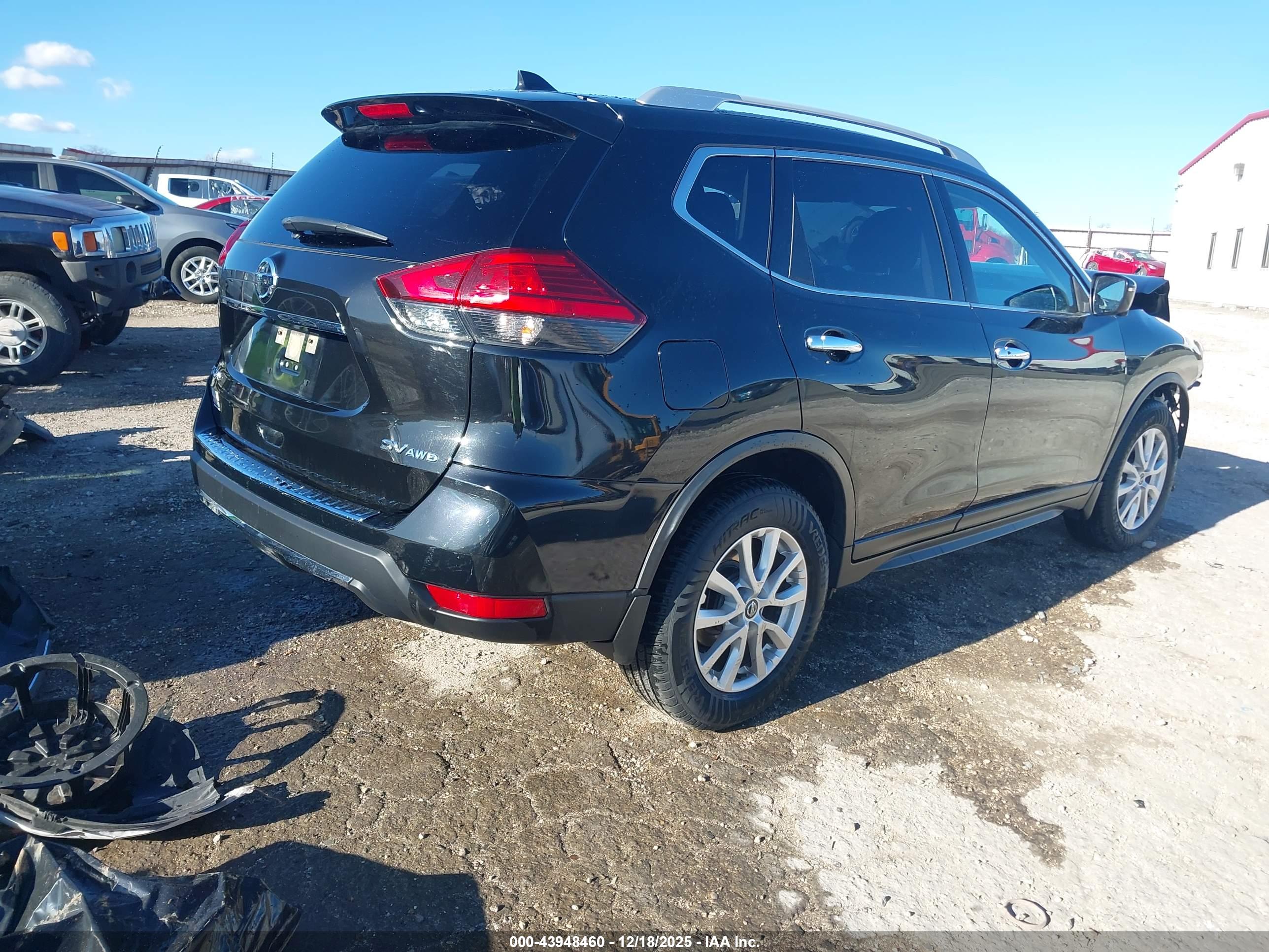 NISSAN ROGUE image 4