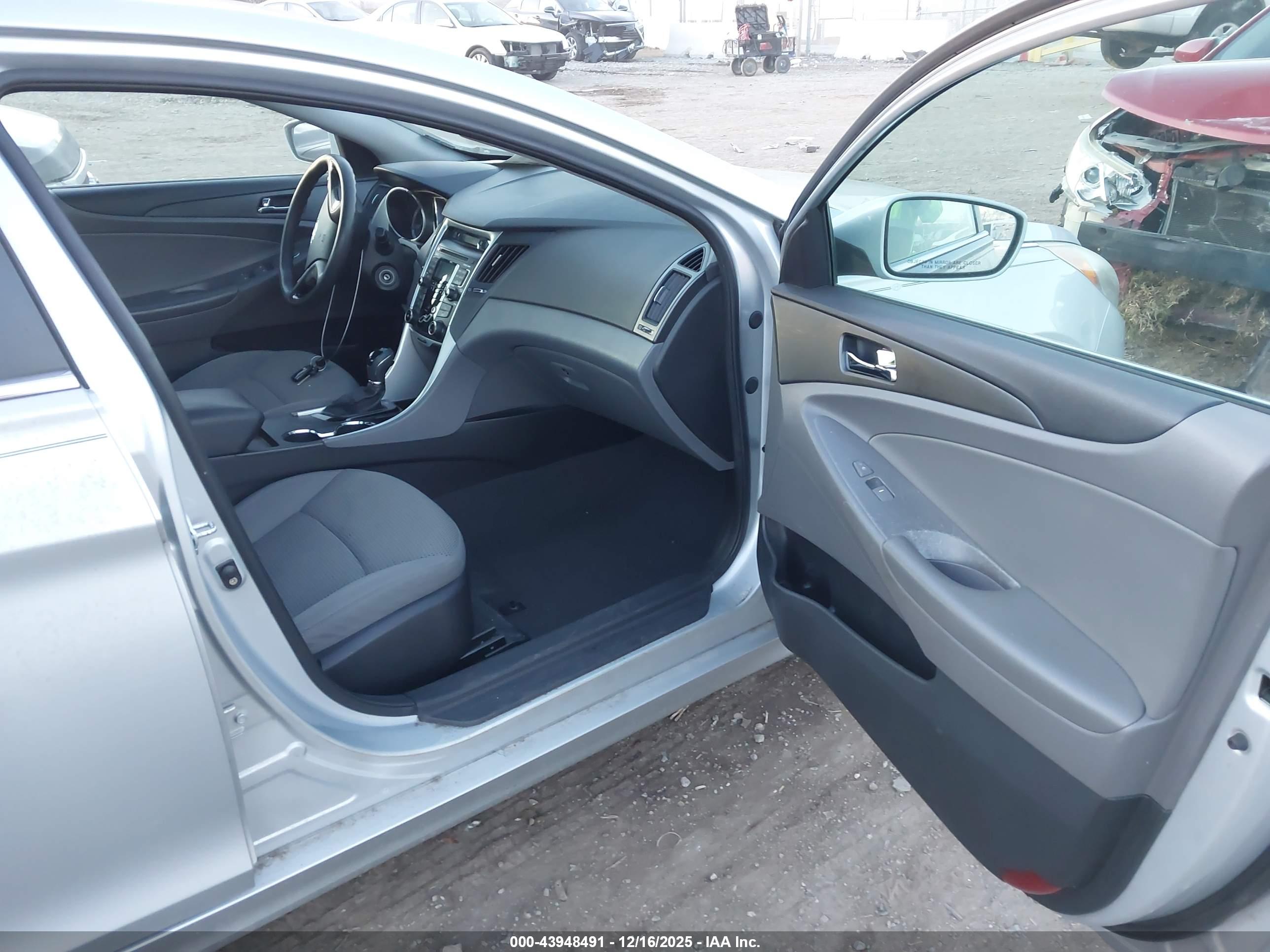 HYUNDAI SONATA image 5