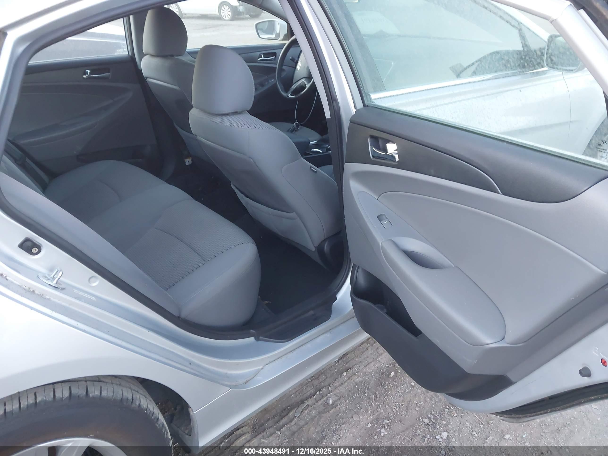 HYUNDAI SONATA image 8
