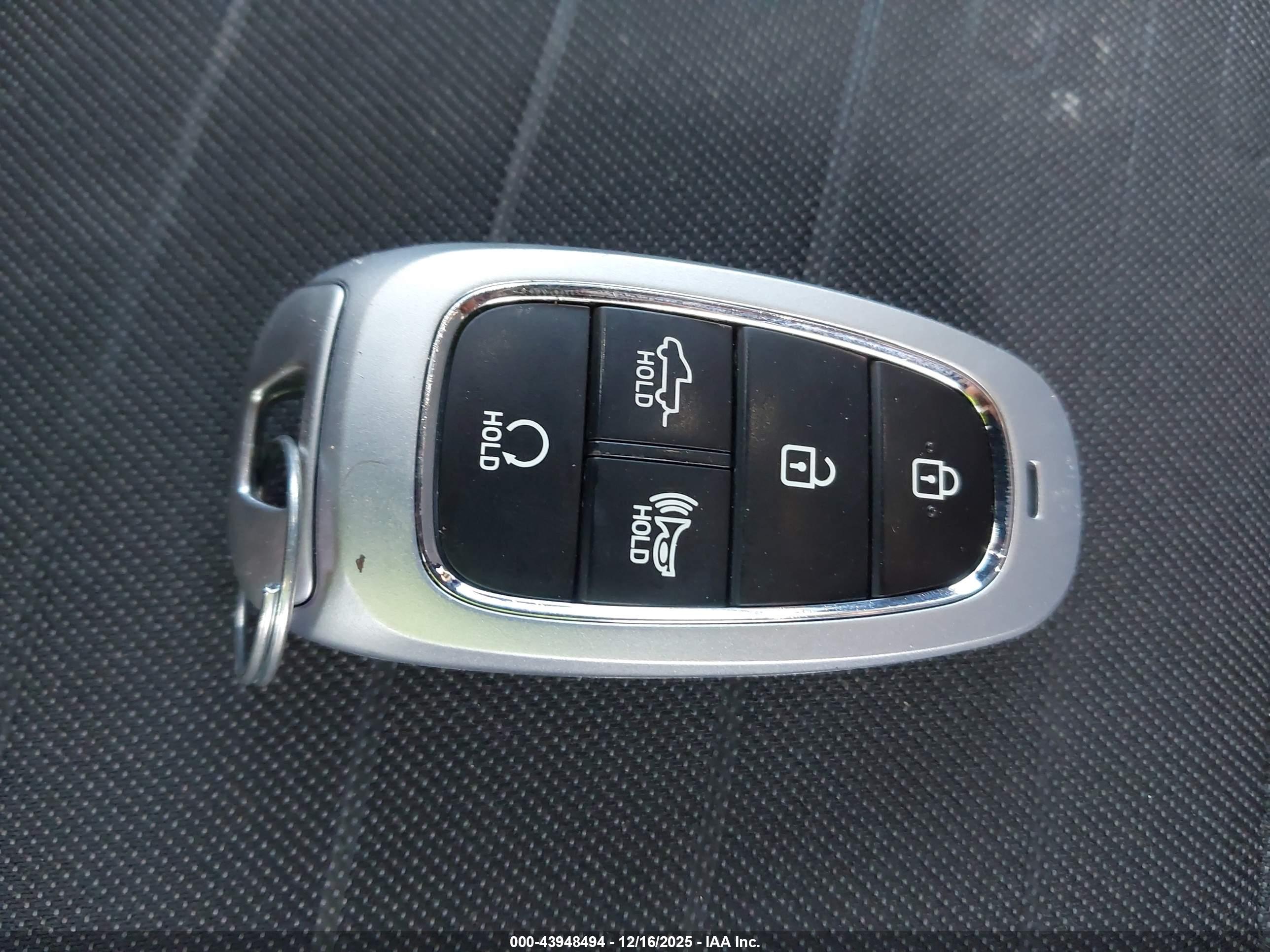 HYUNDAI SANTA image 11