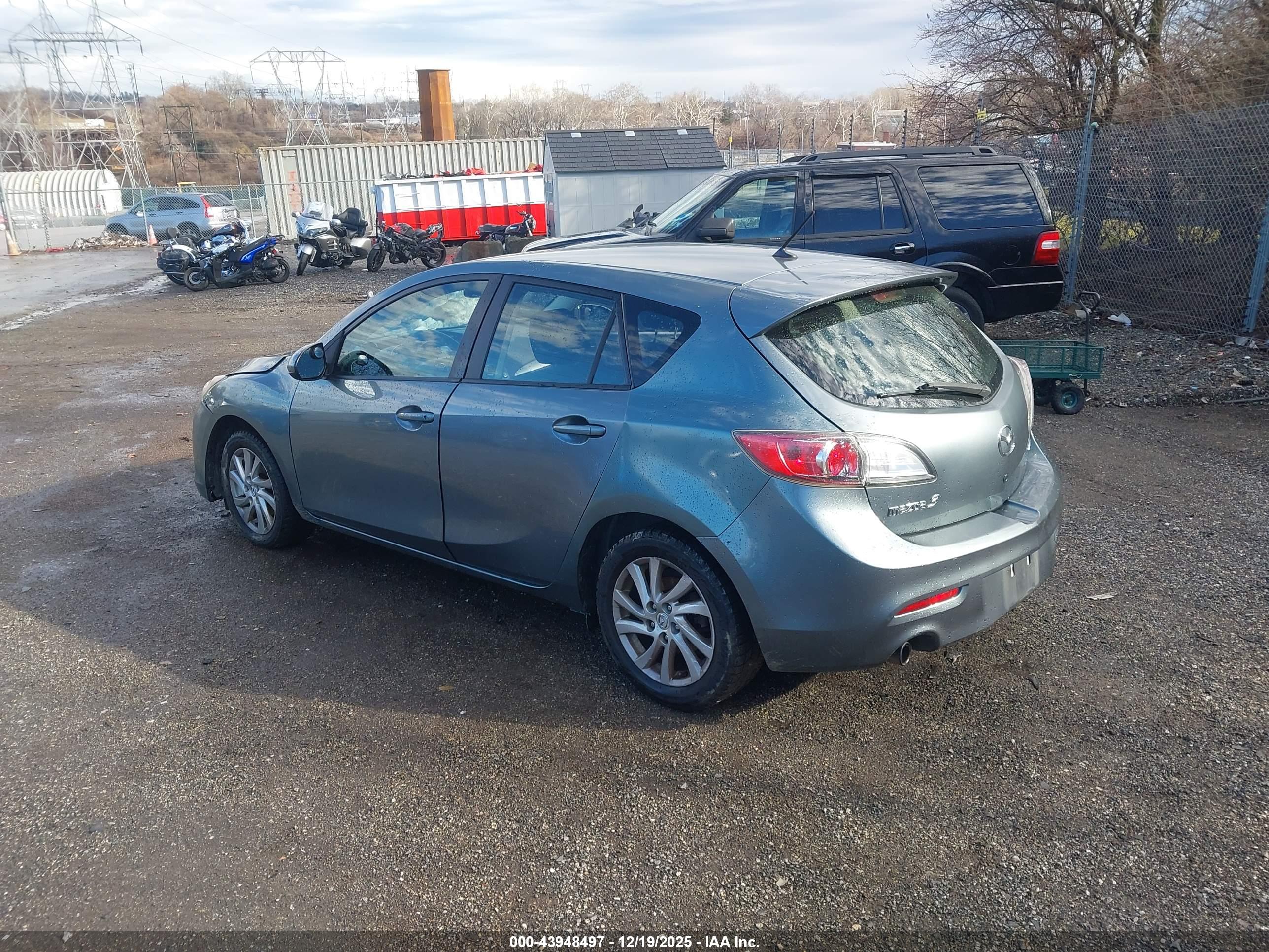 MAZDA MAZDA3 image 3
