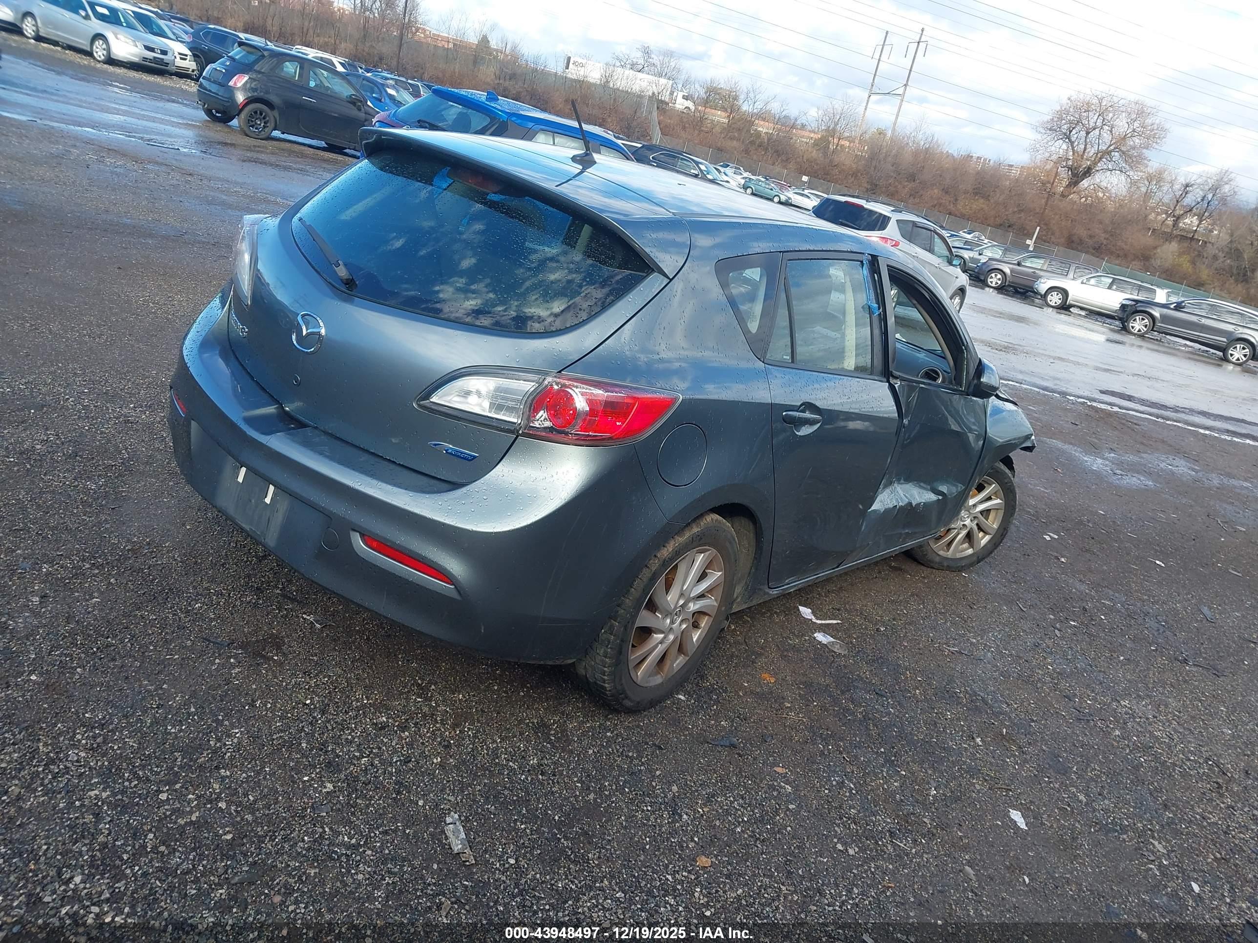MAZDA MAZDA3 image 4