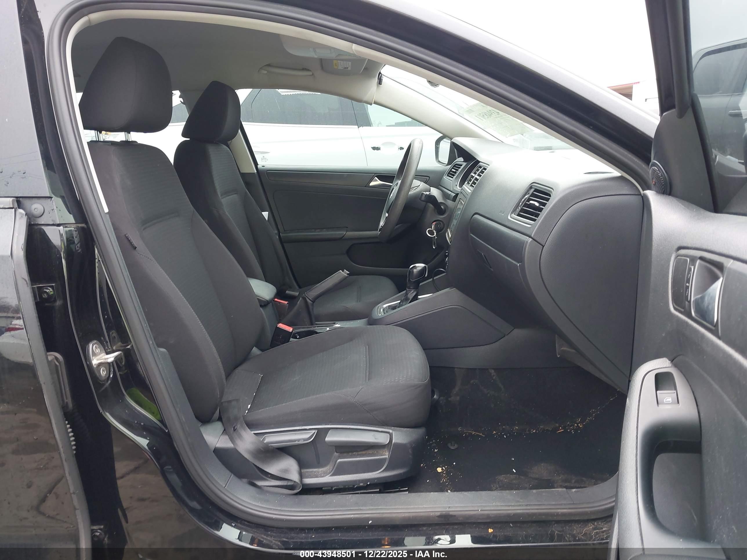 VOLKSWAGEN JETTA image 5