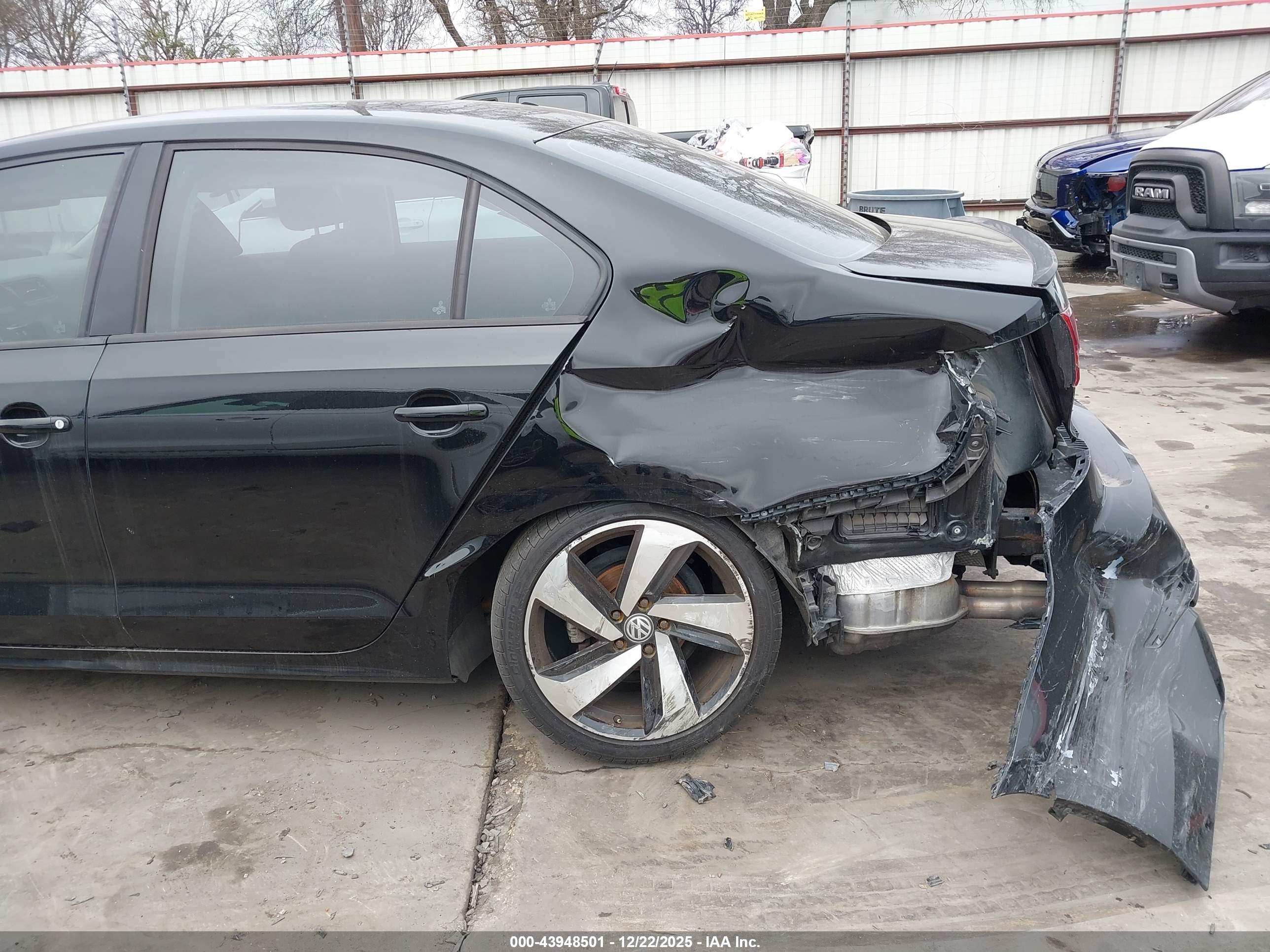 VOLKSWAGEN JETTA image 6