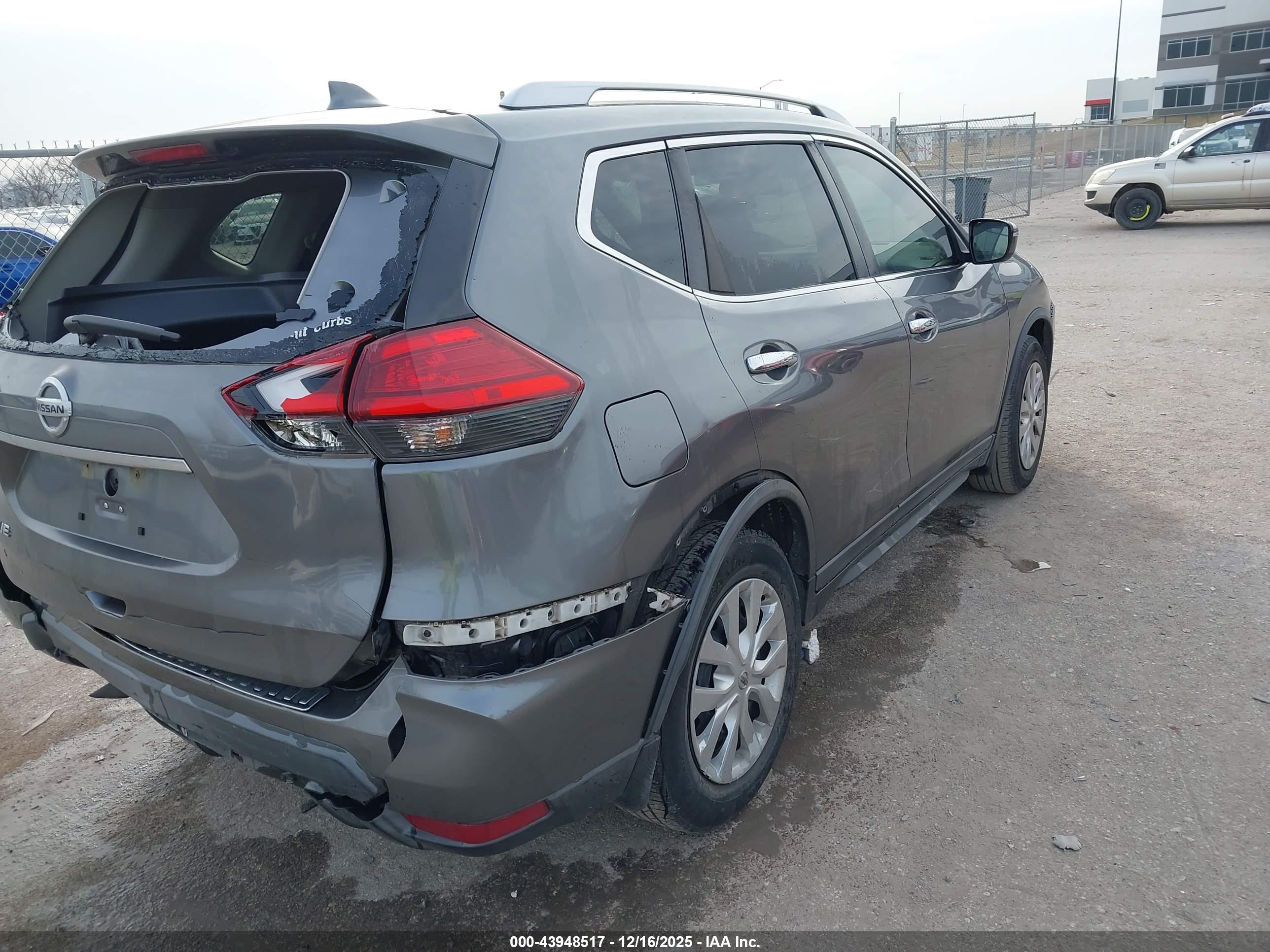 NISSAN ROGUE image 4