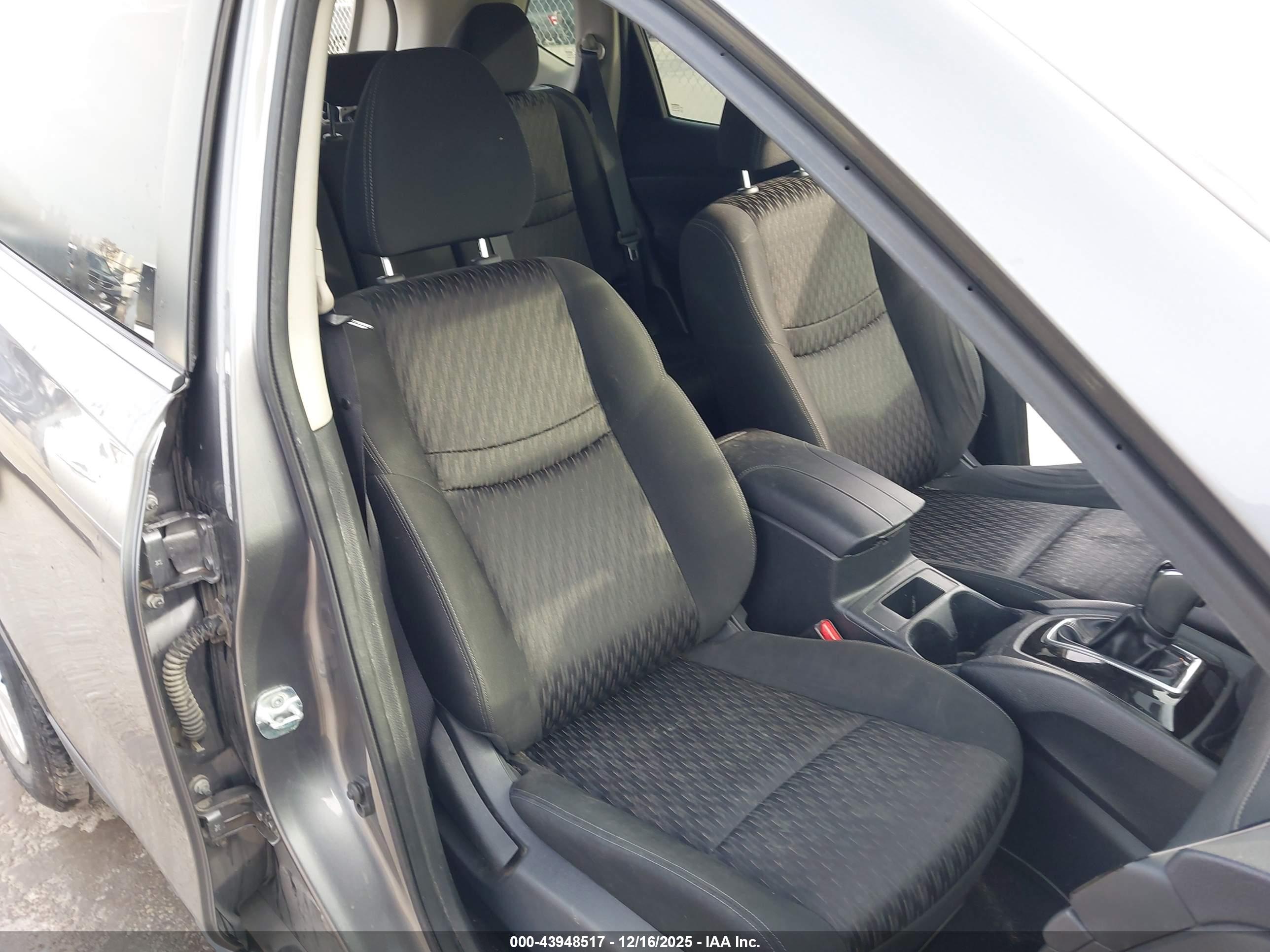 NISSAN ROGUE image 8