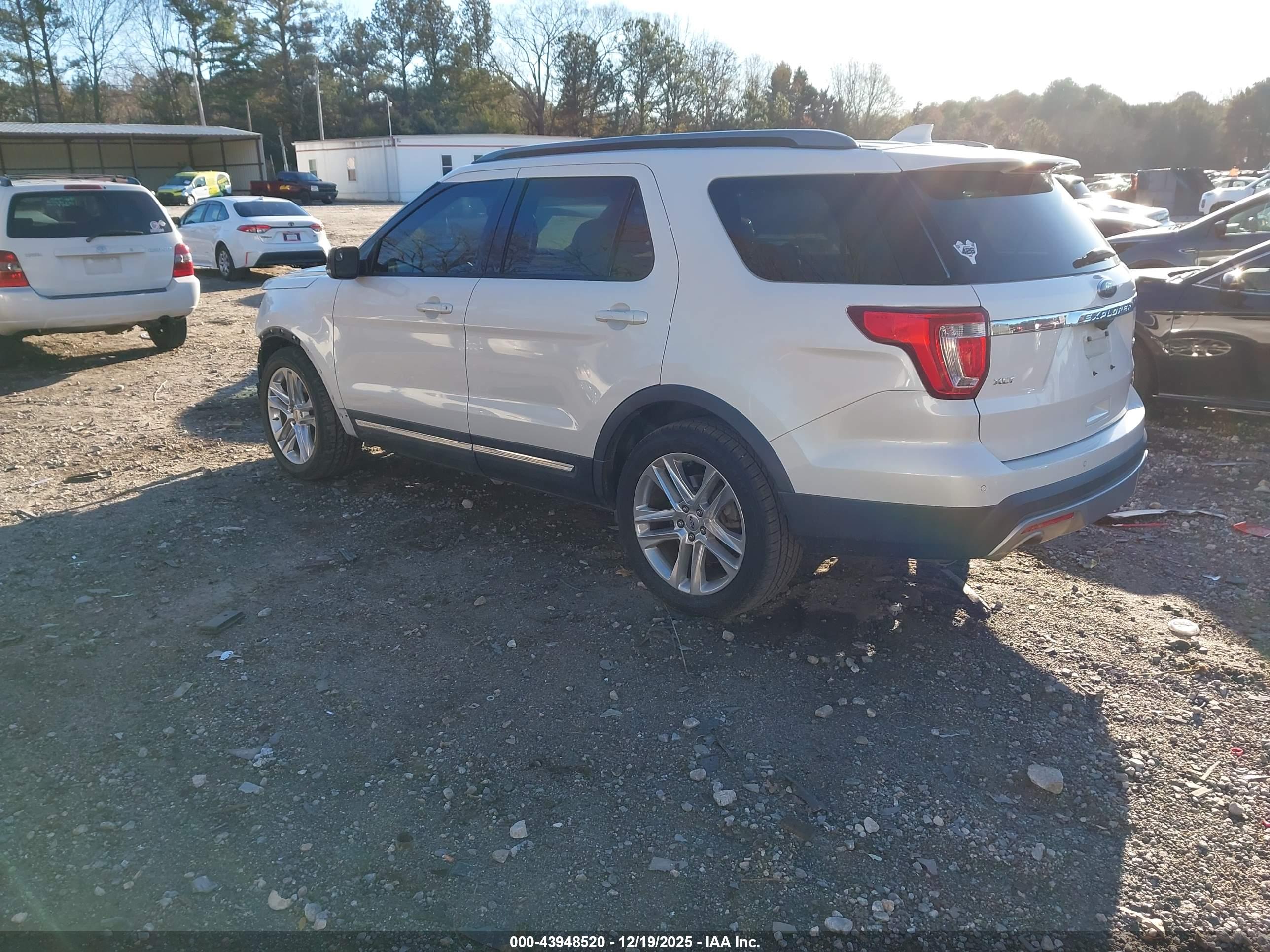 FORD EXPLORER image 3