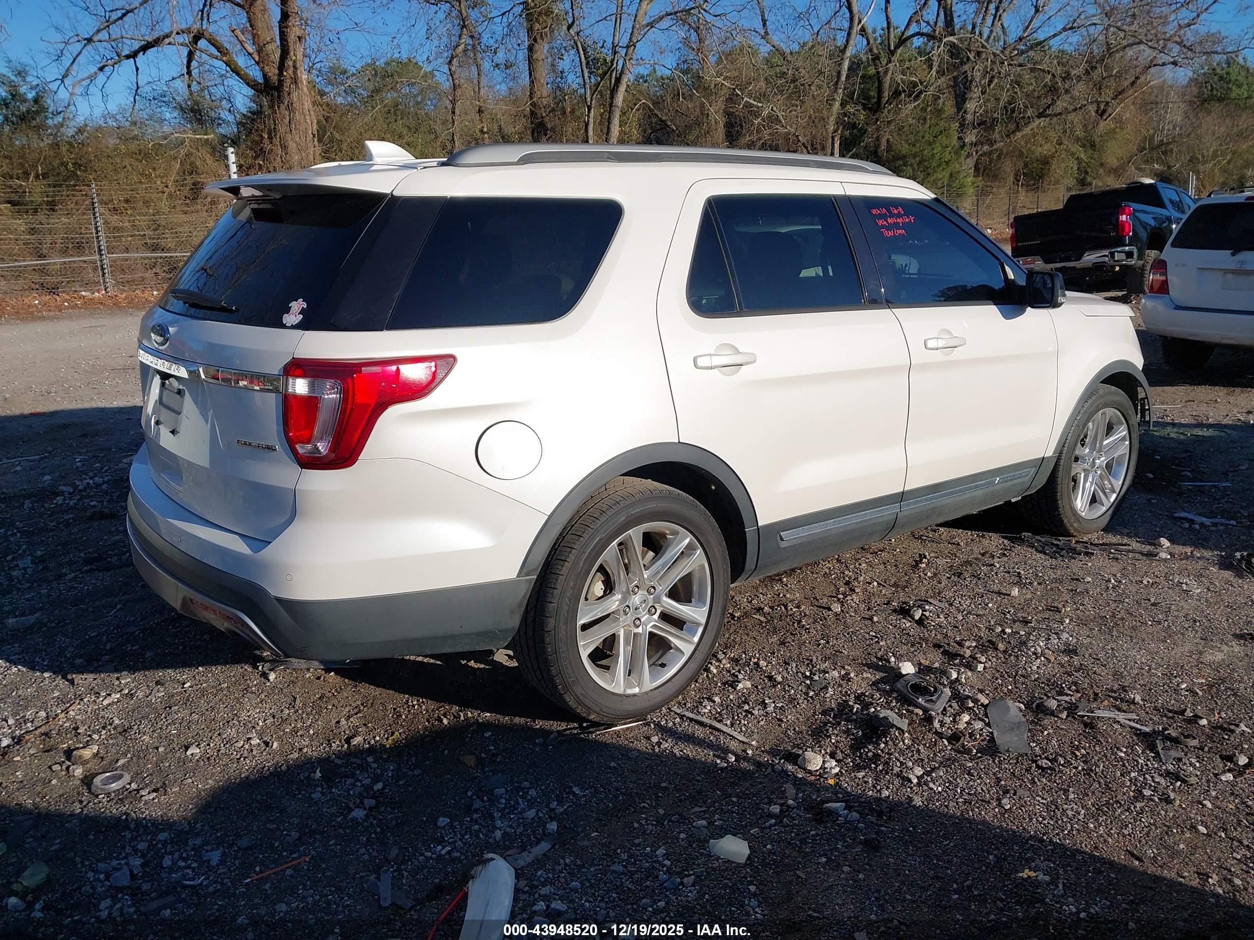 FORD EXPLORER image 4
