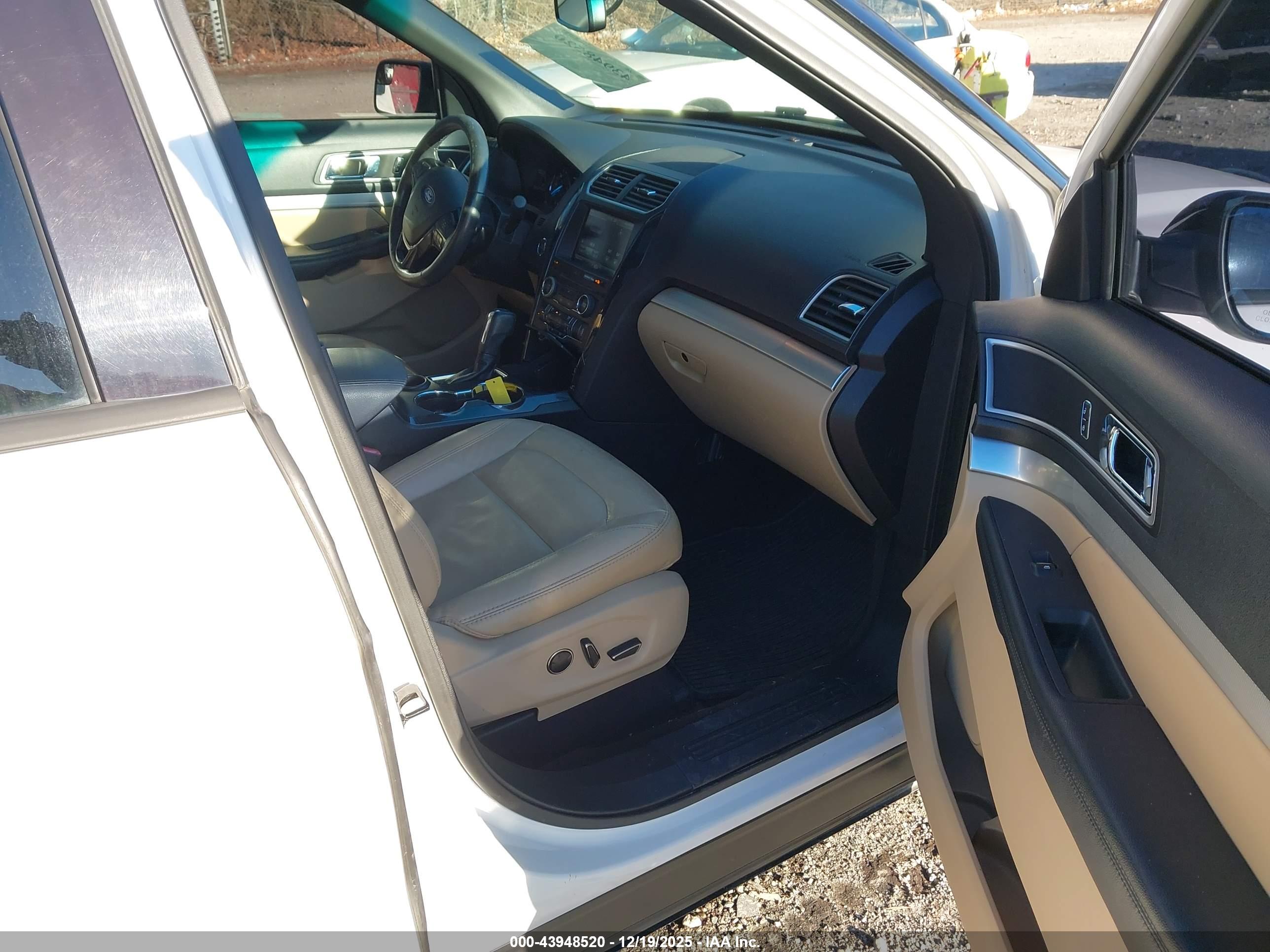 FORD EXPLORER image 5