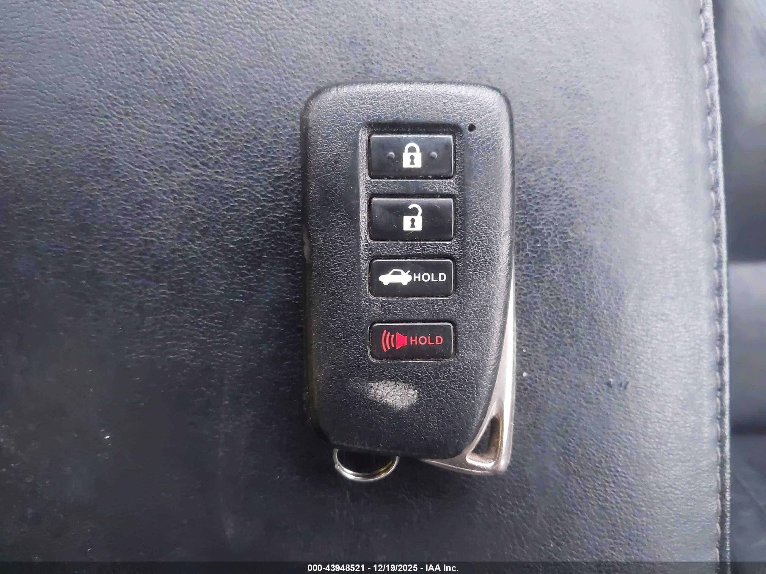 LEXUS ES image 11