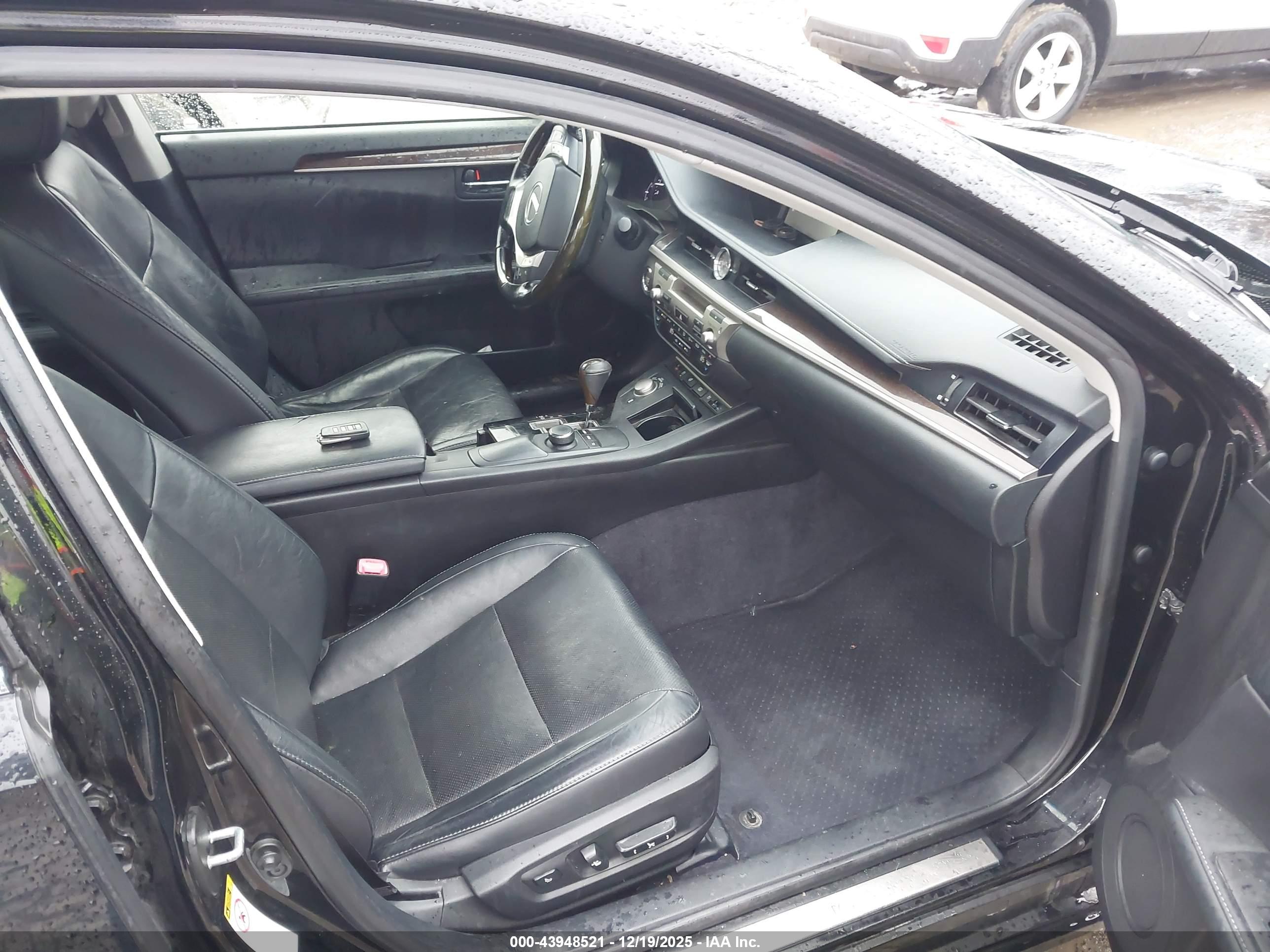 LEXUS ES image 5