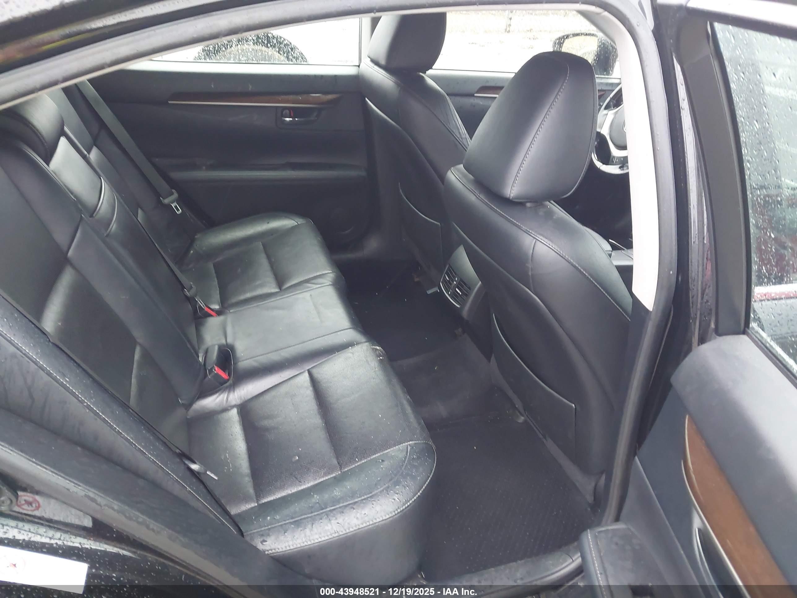 LEXUS ES image 8