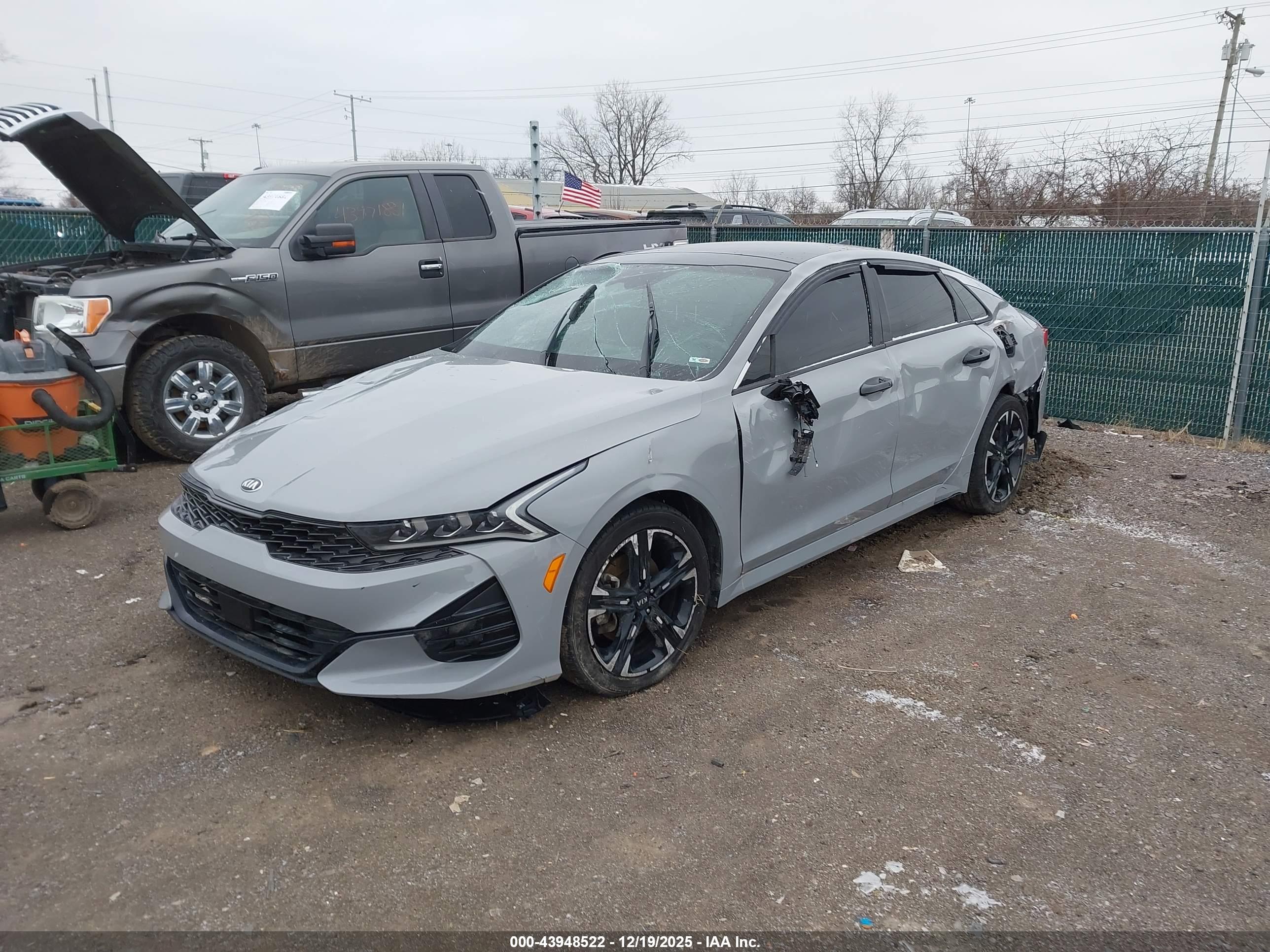 KIA K5 image 2