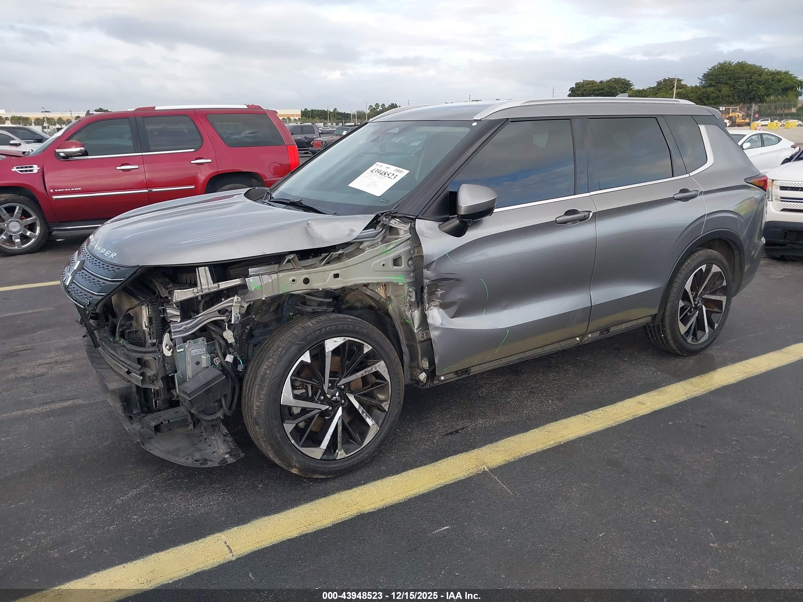 MITSUBISHI OUTLANDER image 2