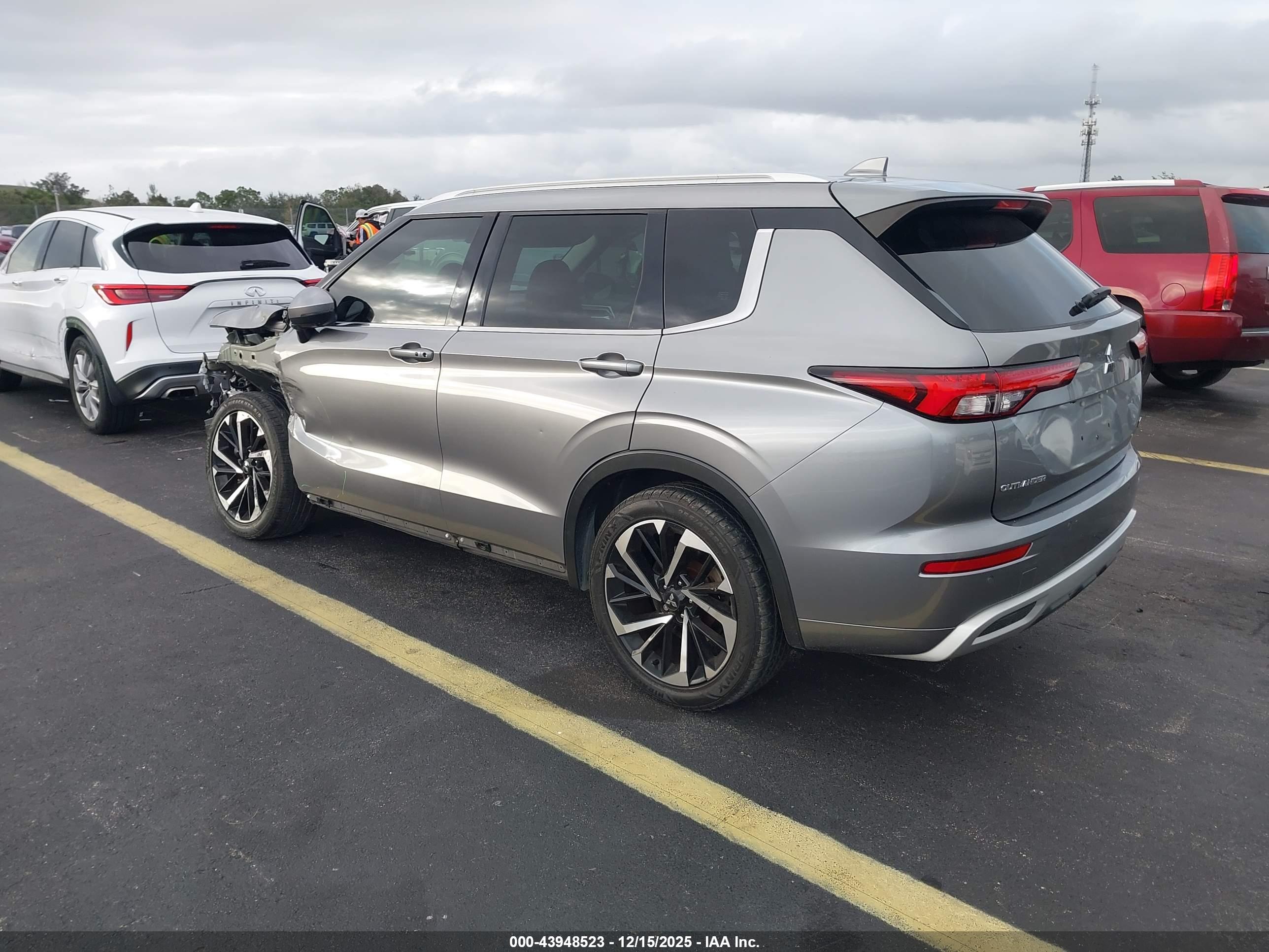 MITSUBISHI OUTLANDER image 3