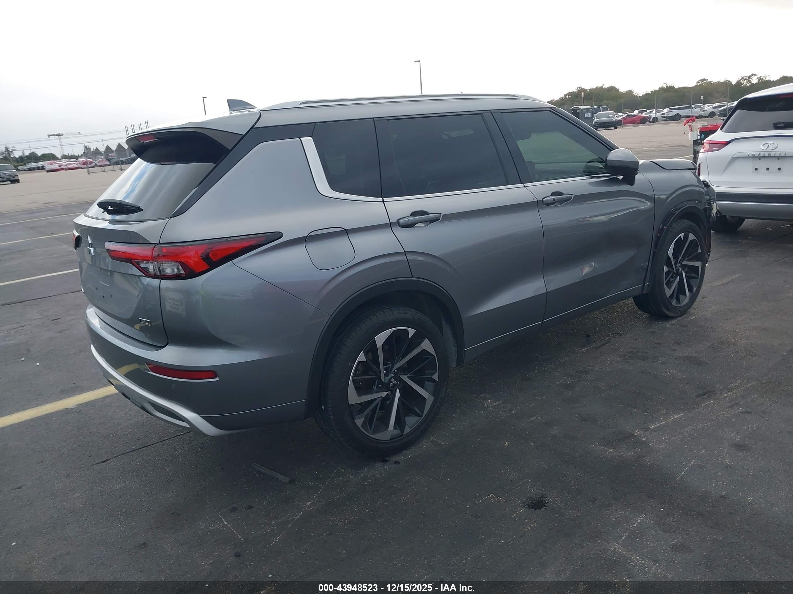 MITSUBISHI OUTLANDER image 4