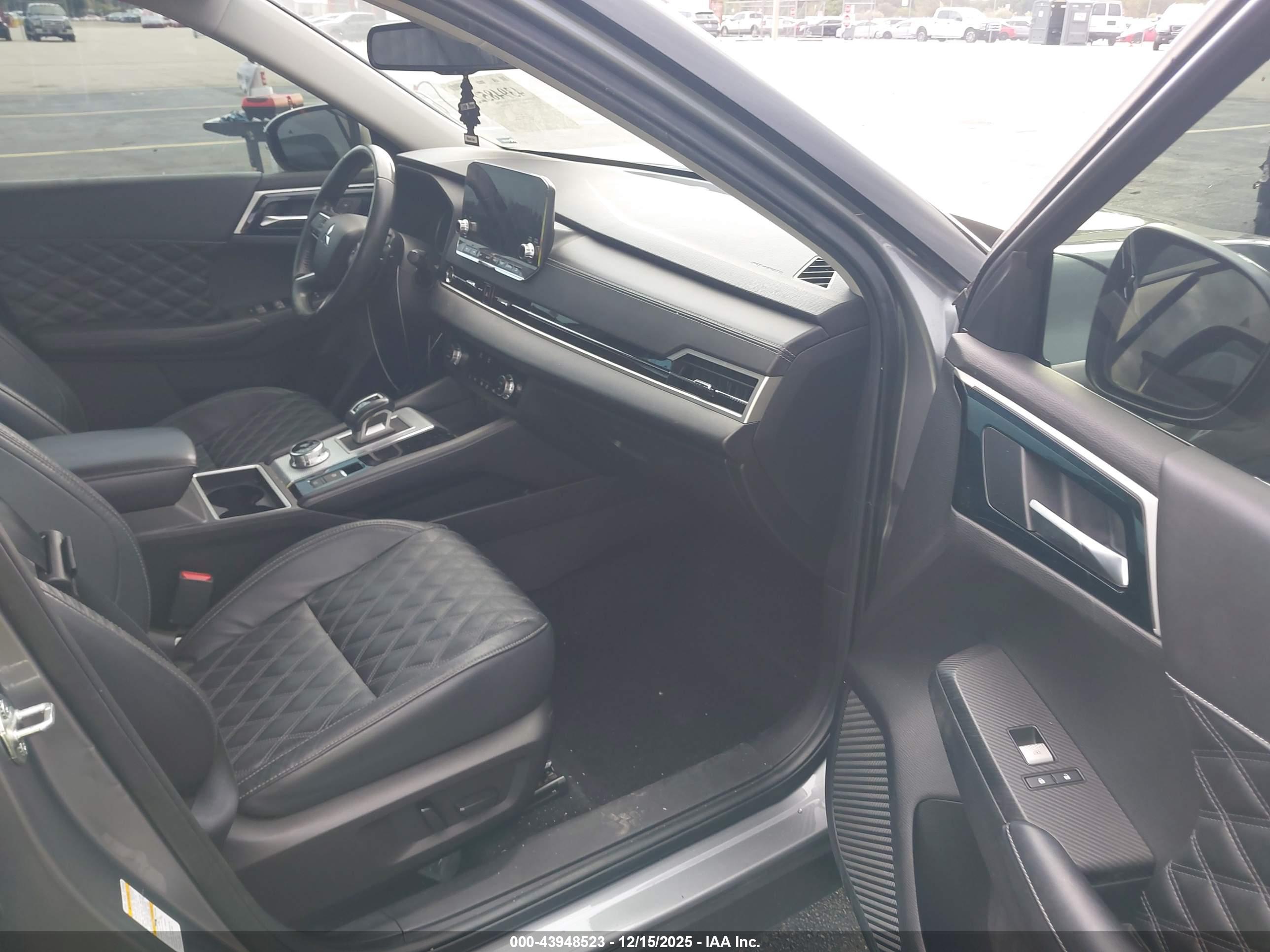 MITSUBISHI OUTLANDER image 5