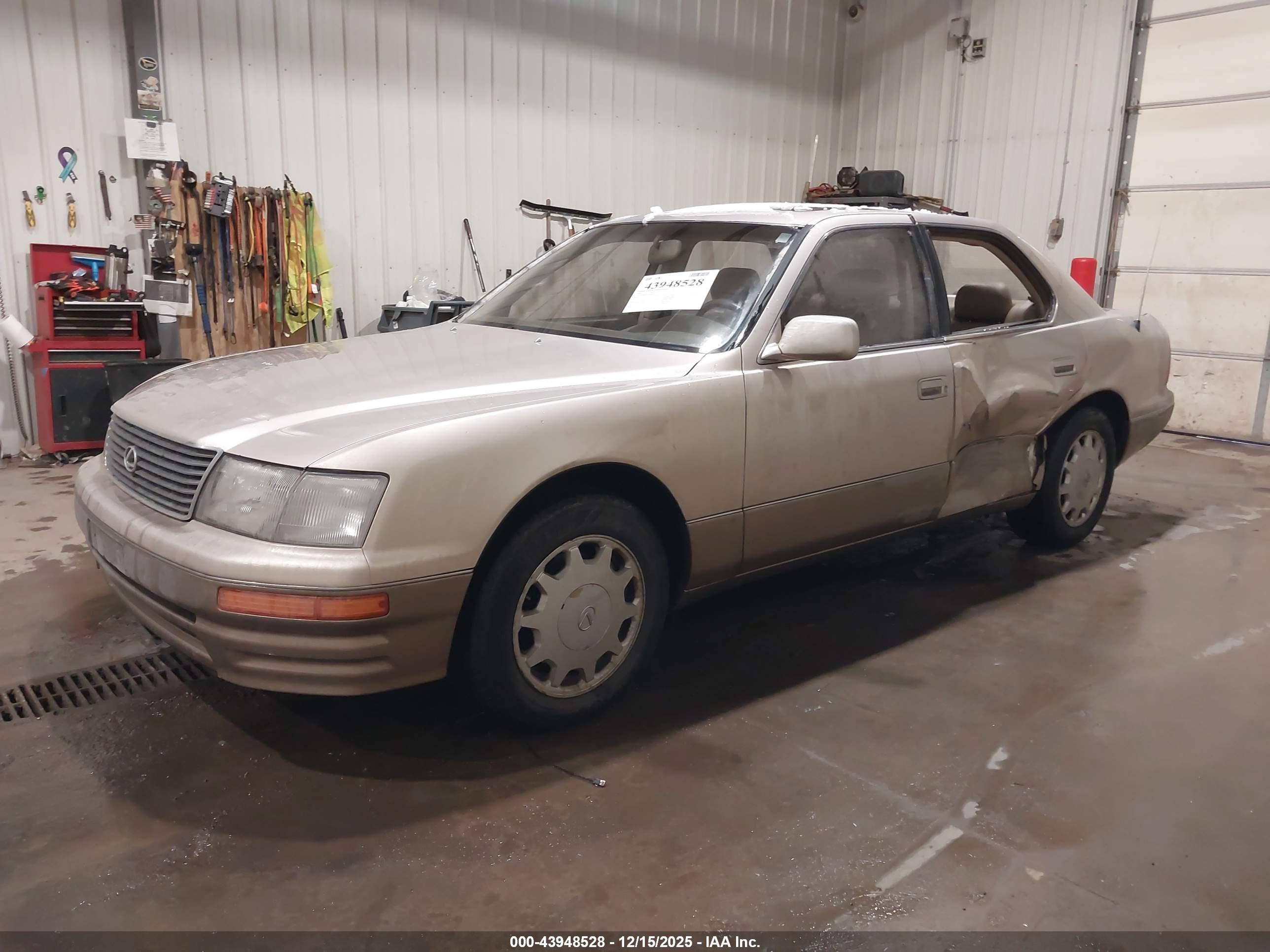 LEXUS LS image 2