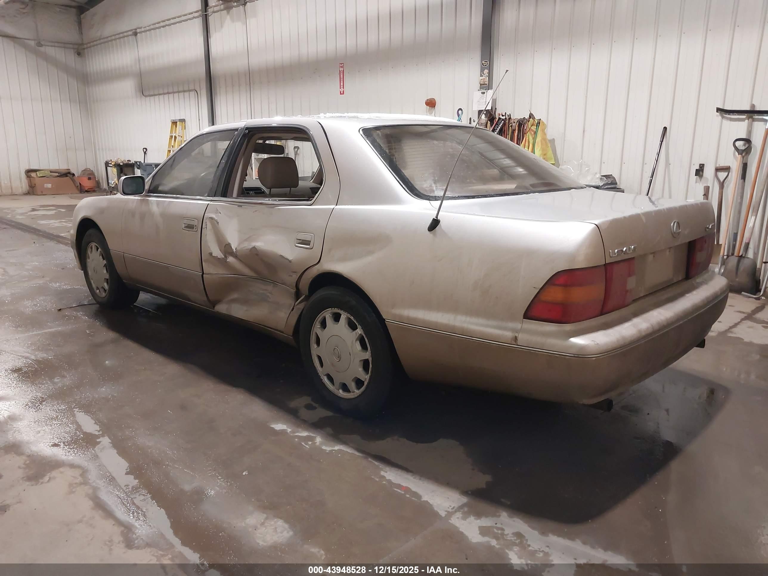 LEXUS LS image 3