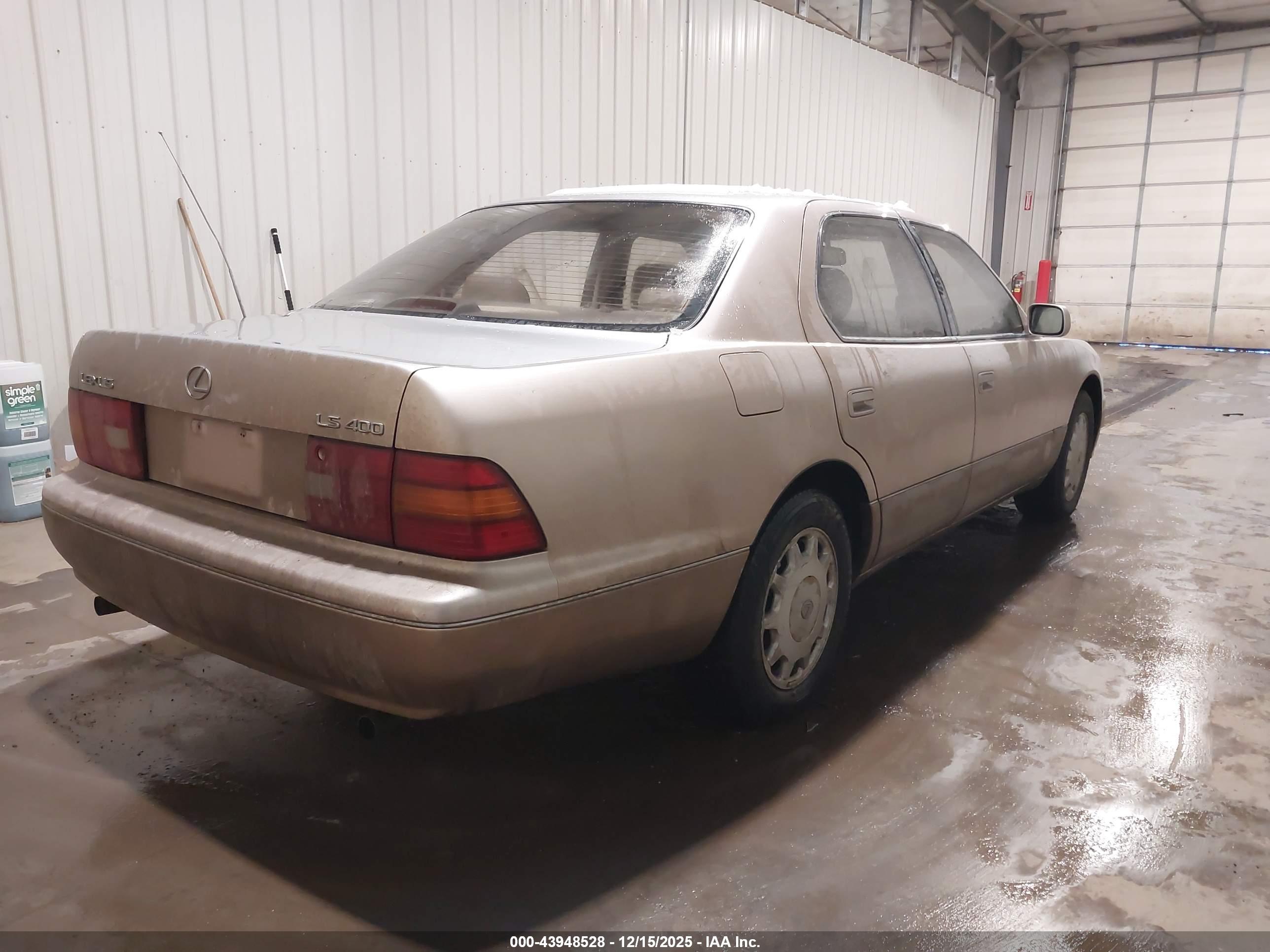 LEXUS LS image 4