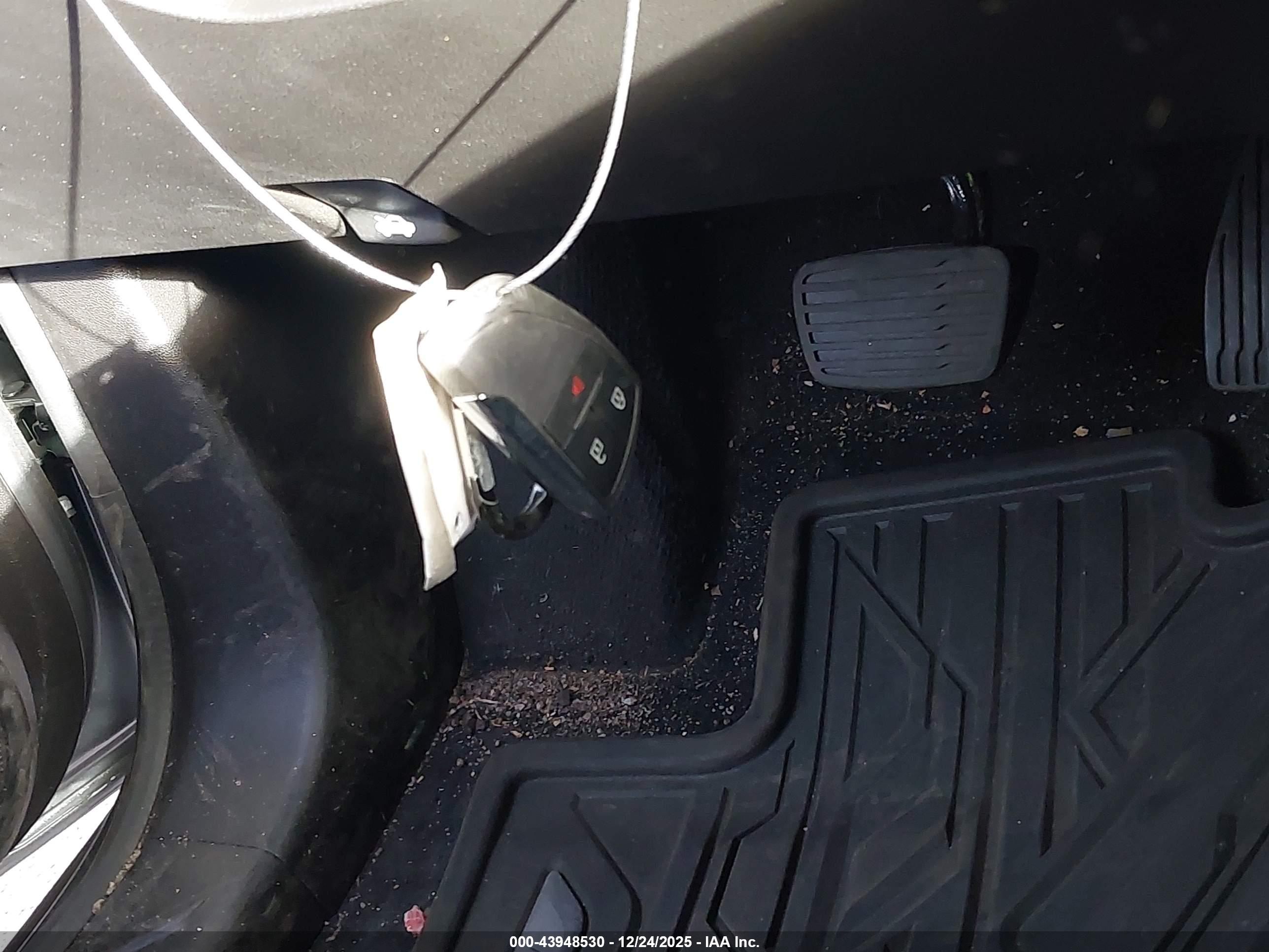 CHEVROLET COLORADO image 11