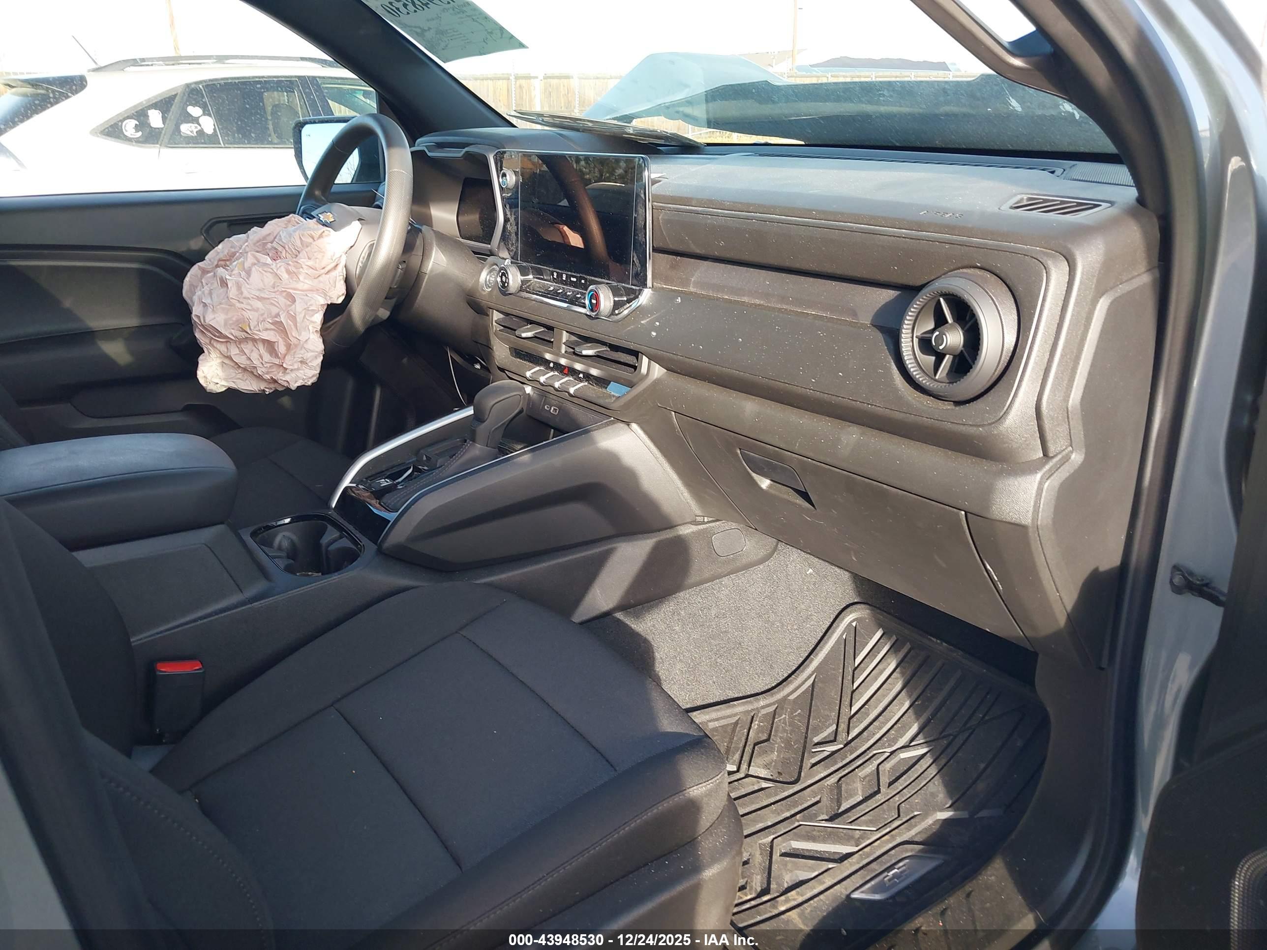 CHEVROLET COLORADO image 5