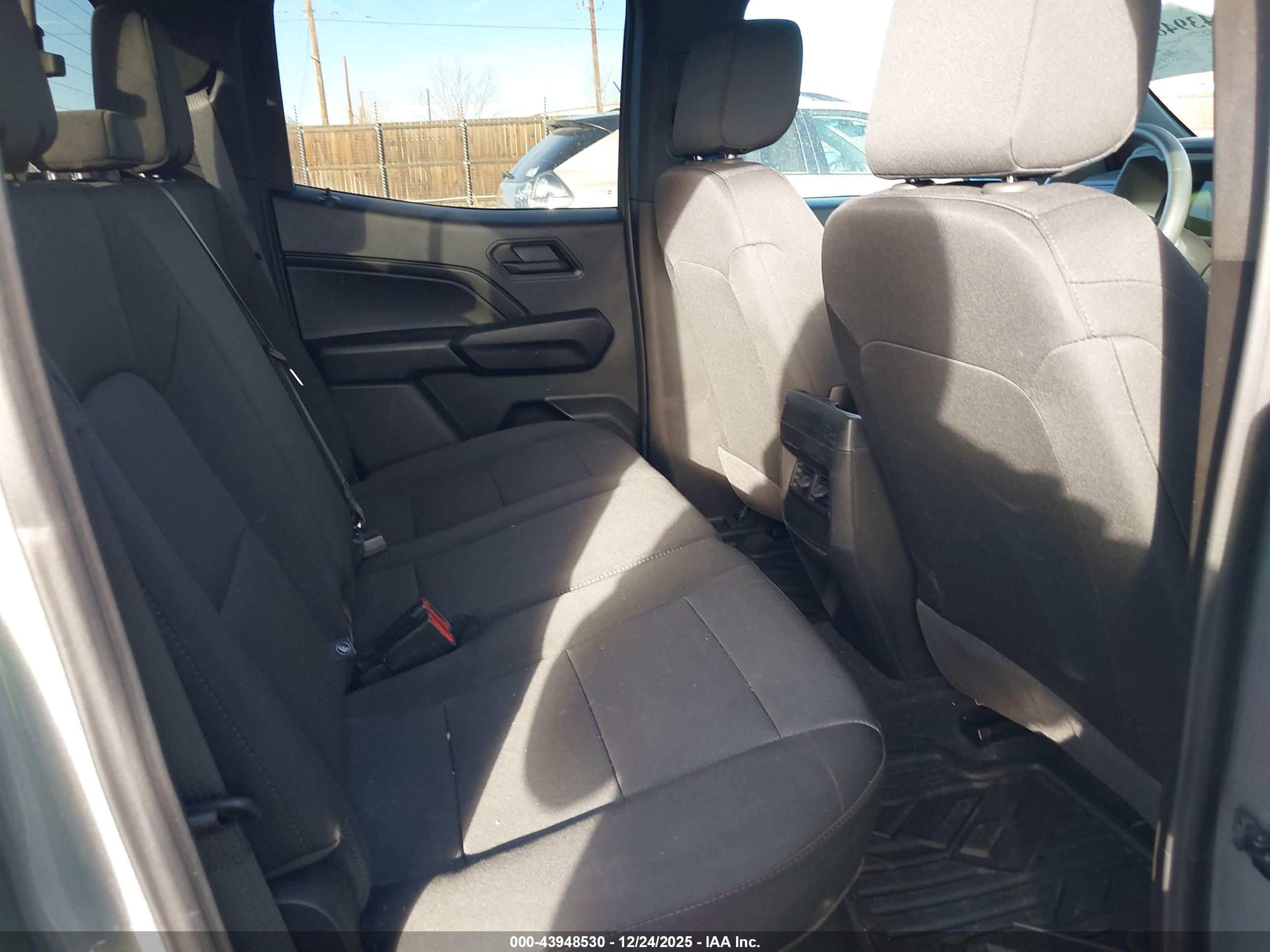 CHEVROLET COLORADO image 8