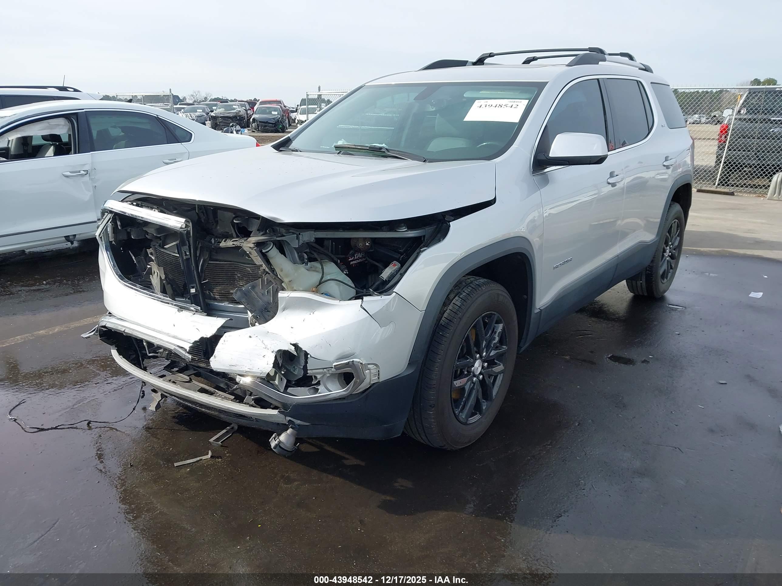 GMC ACADIA image 2