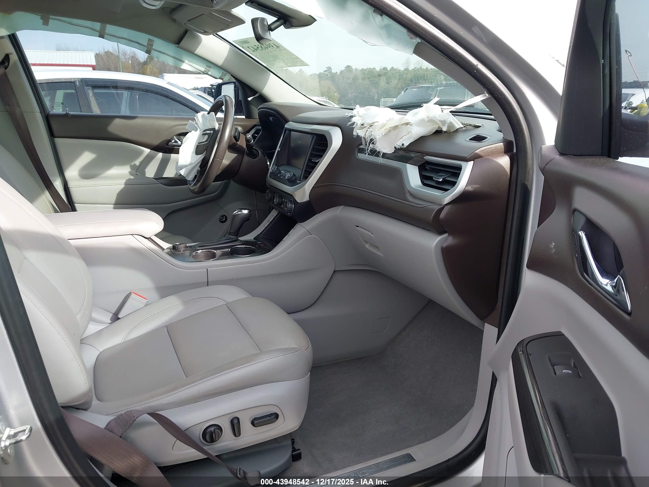 GMC ACADIA image 5