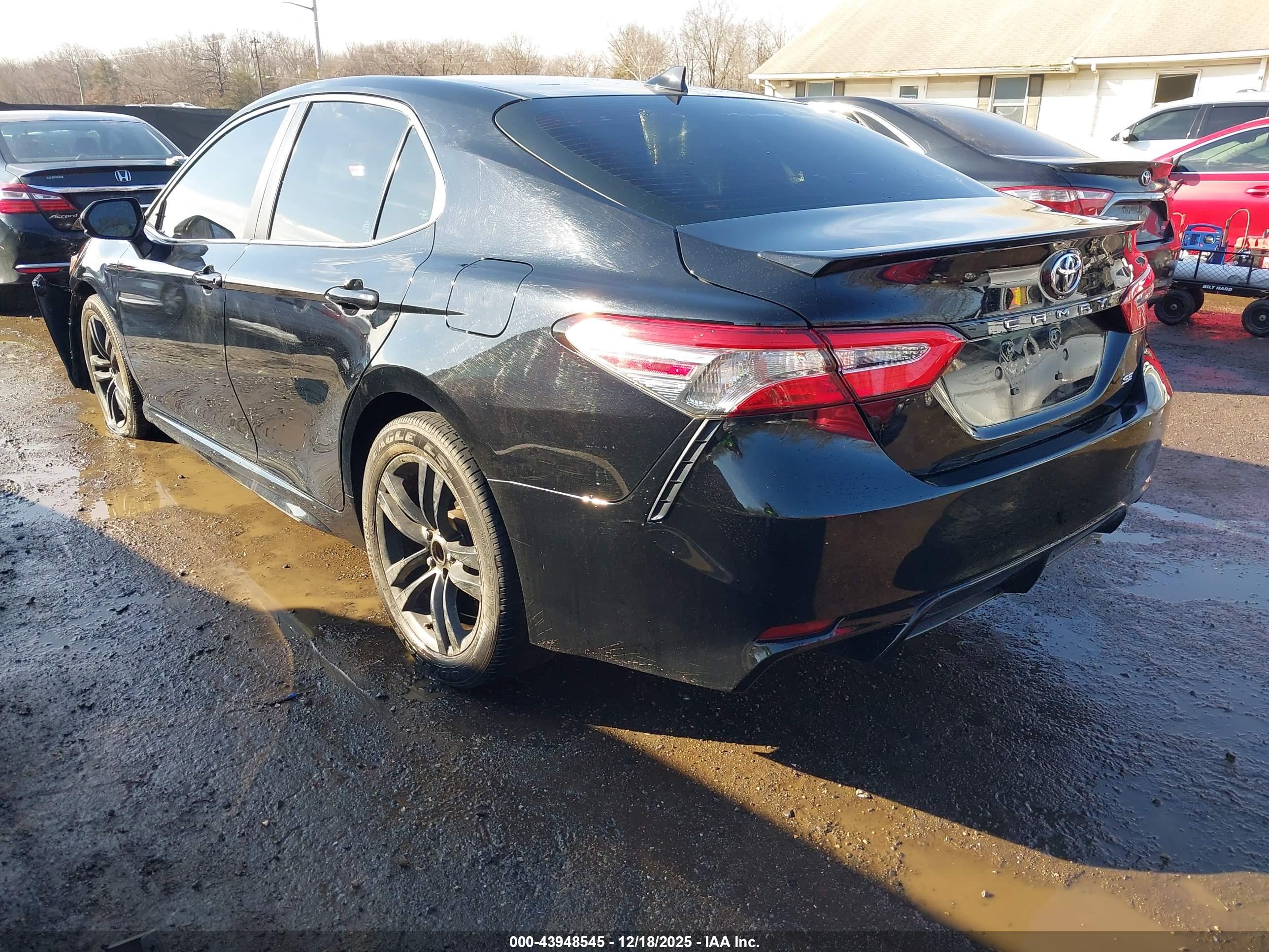 TOYOTA CAMRY image 3