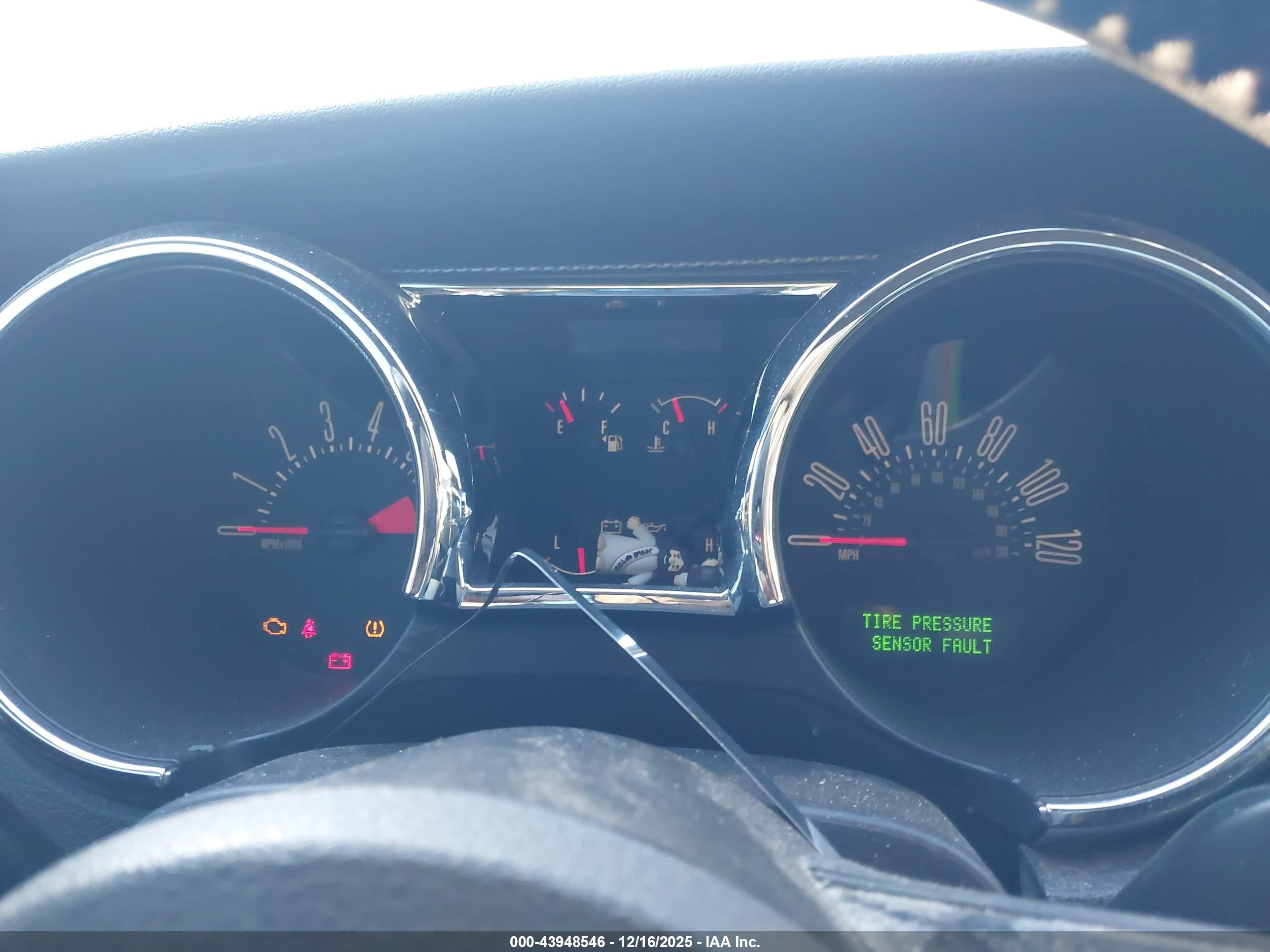 FORD MUSTANG image 7
