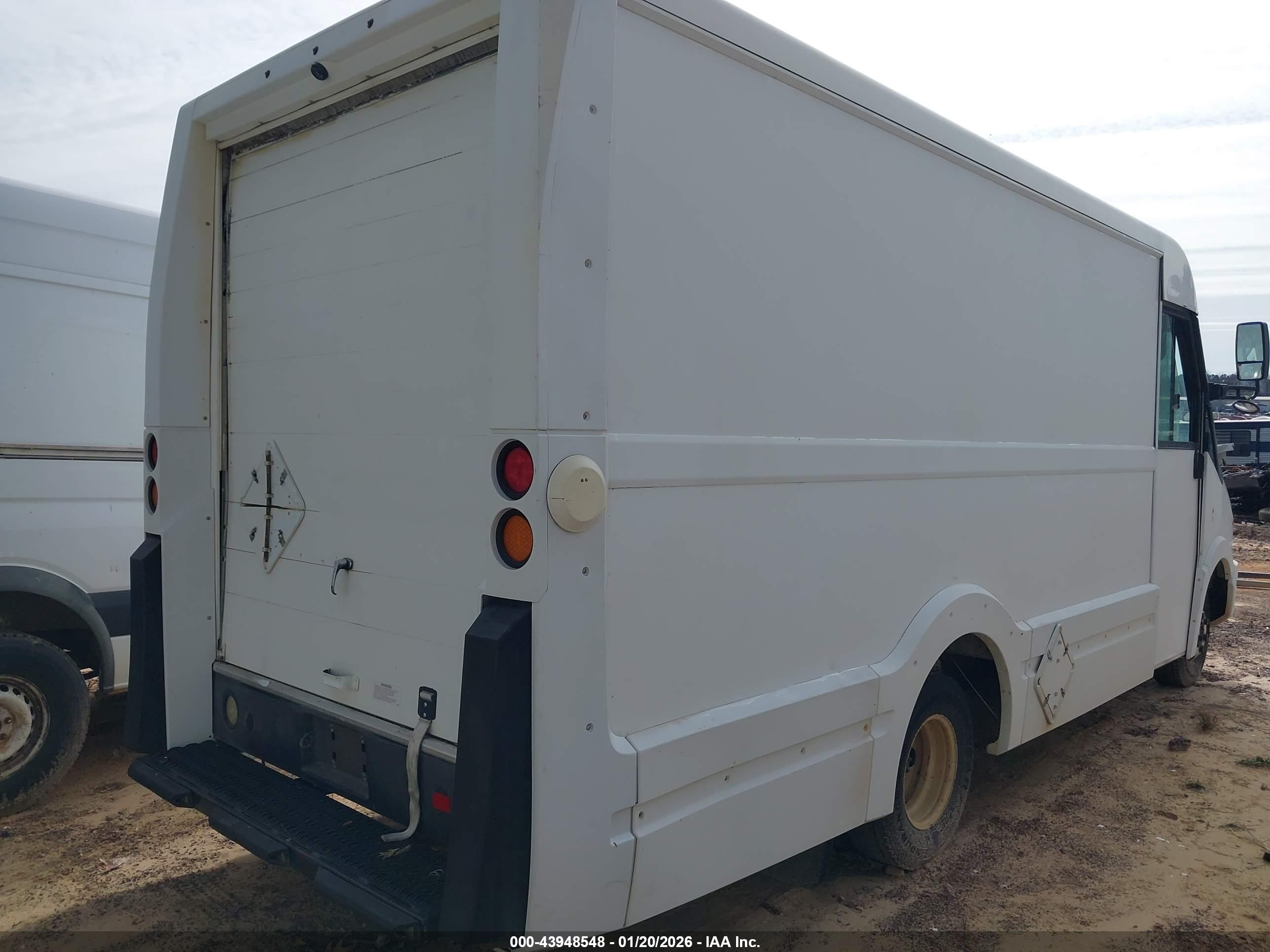 ISUZU NPR image 4
