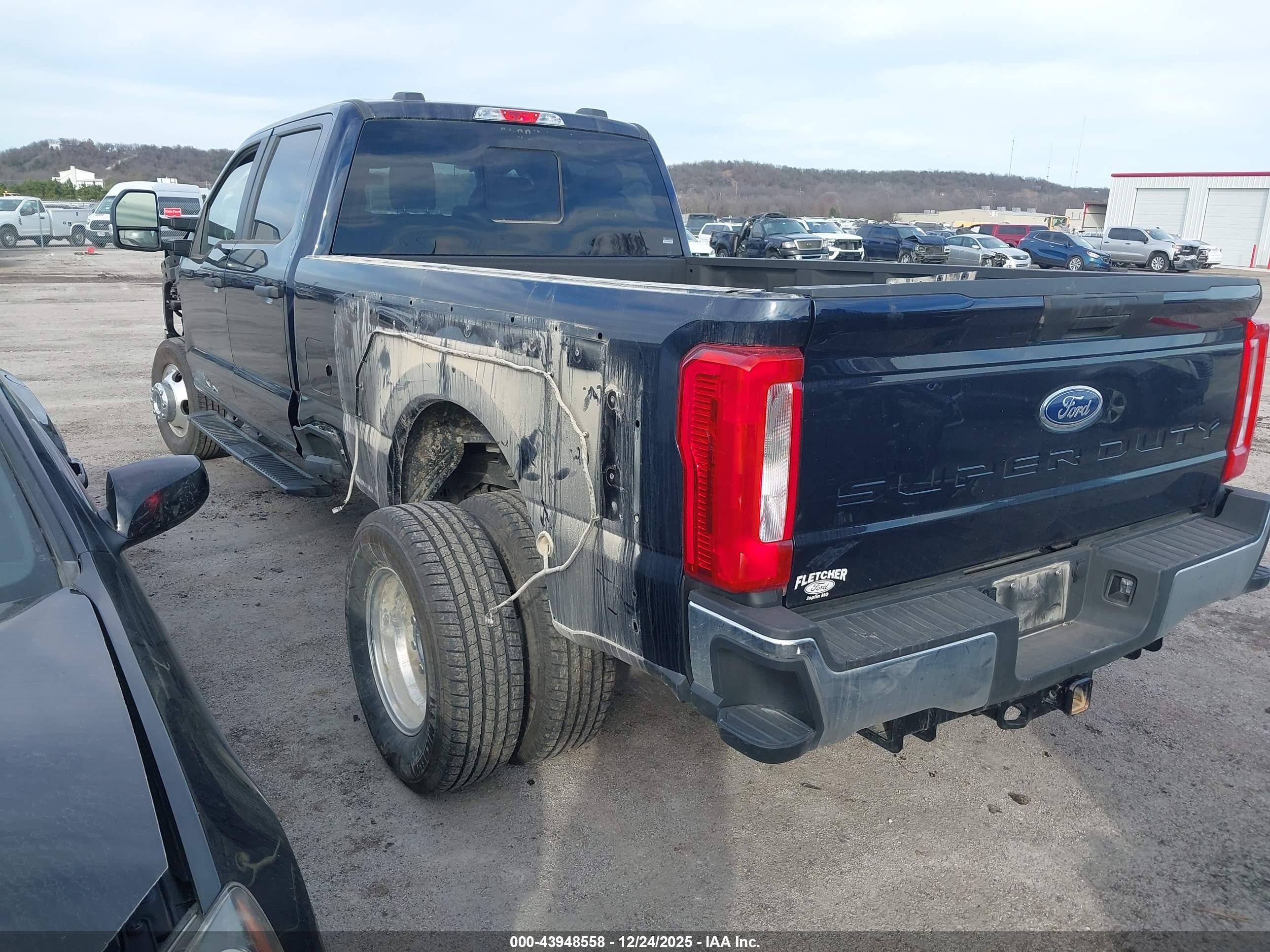 FORD F-350 image 3