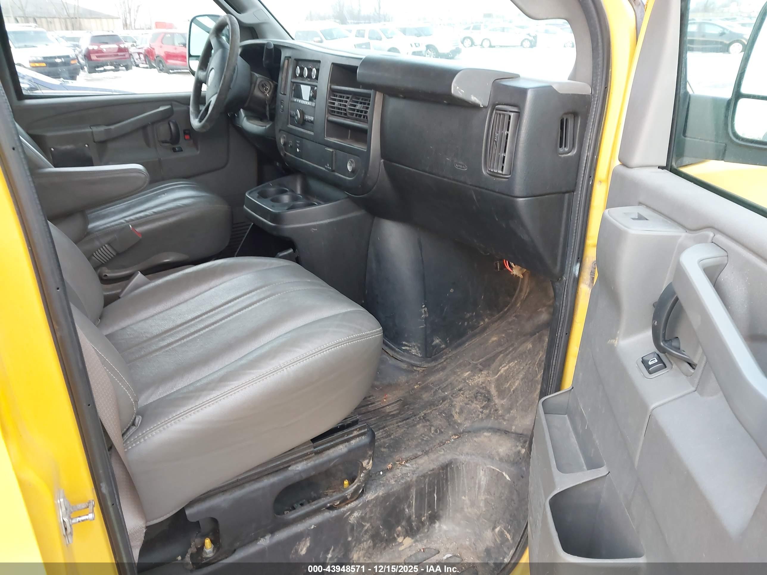 GMC SAVANA image 5