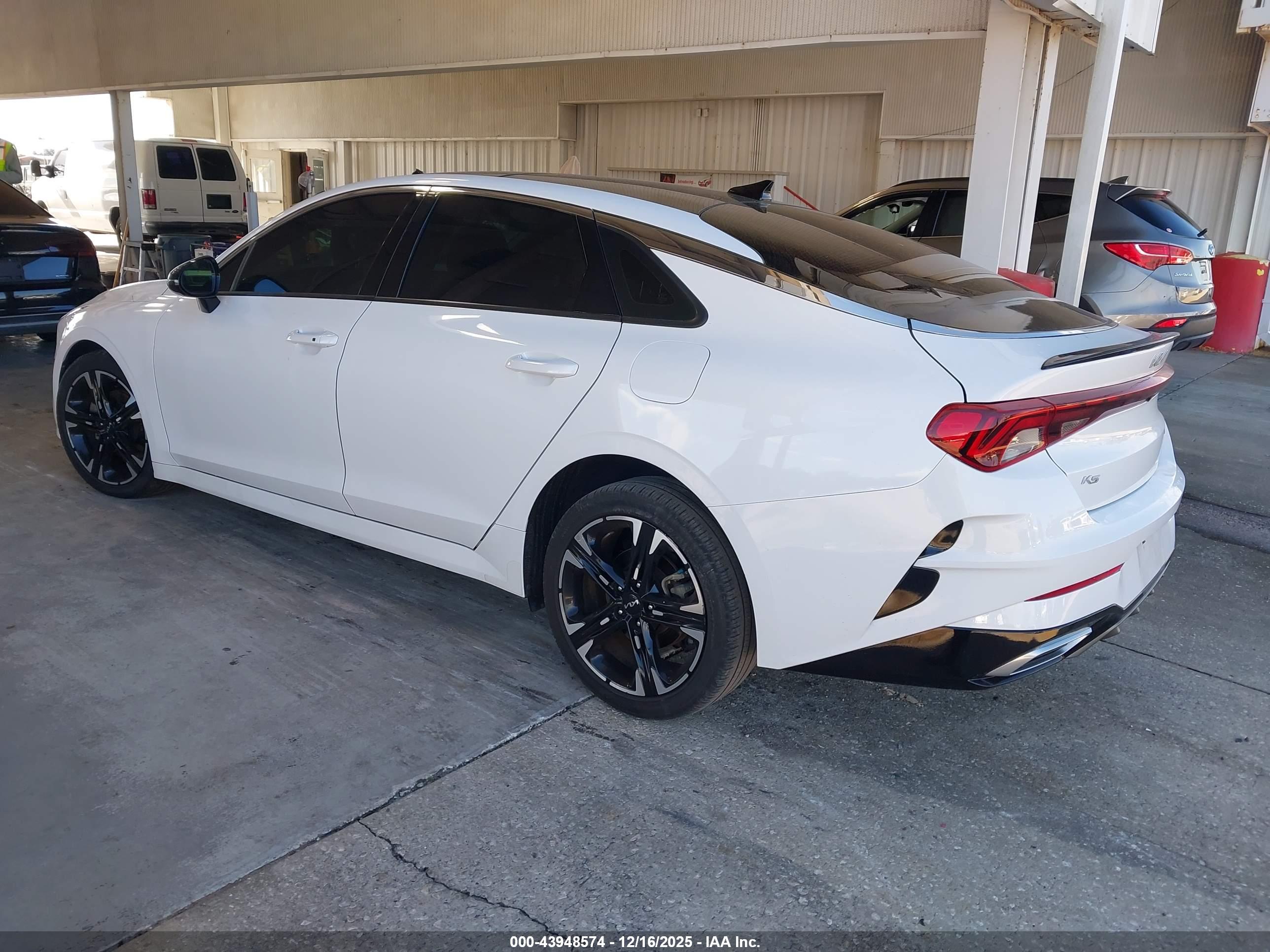 KIA K5 image 3